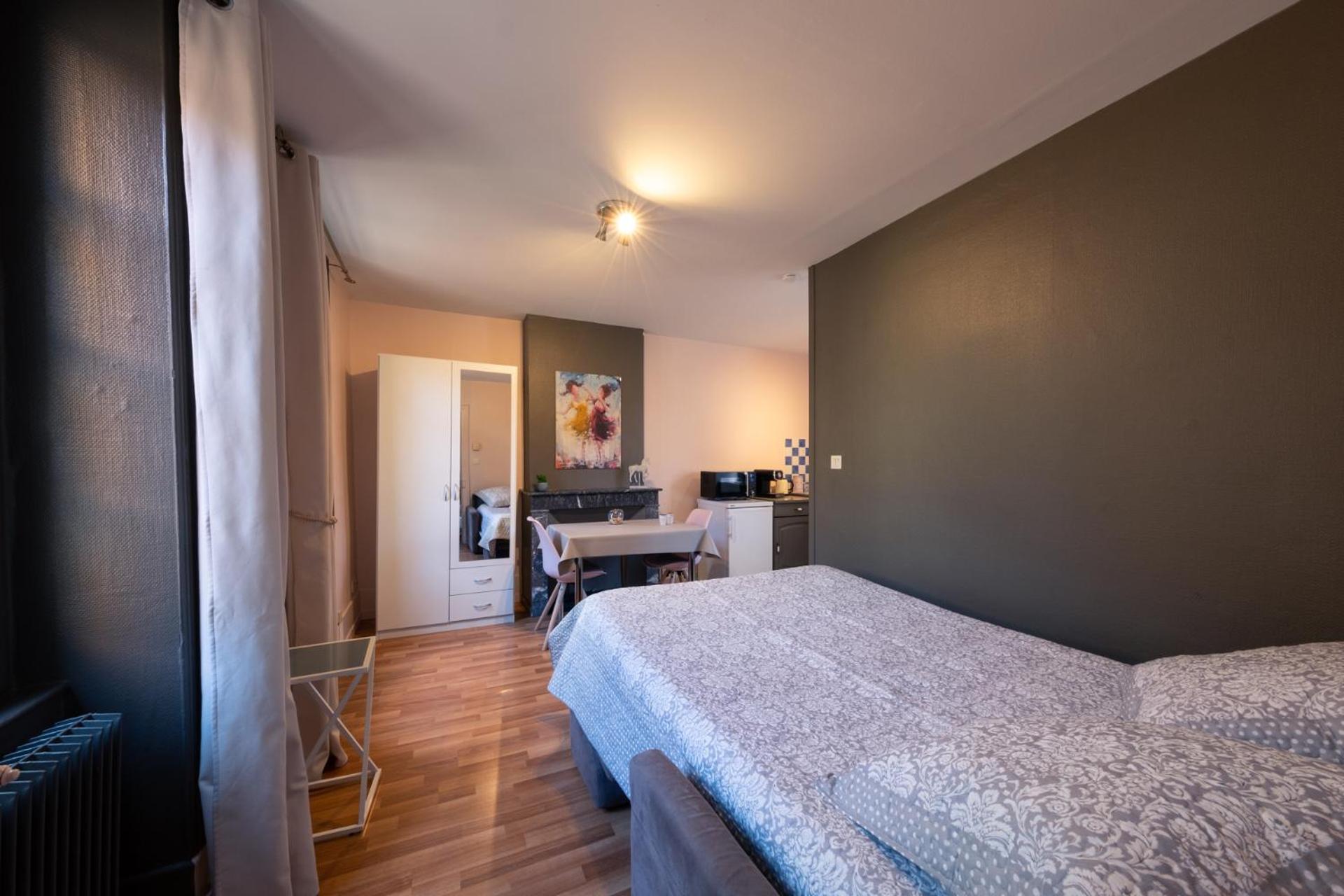 Studio Apartment photo 1