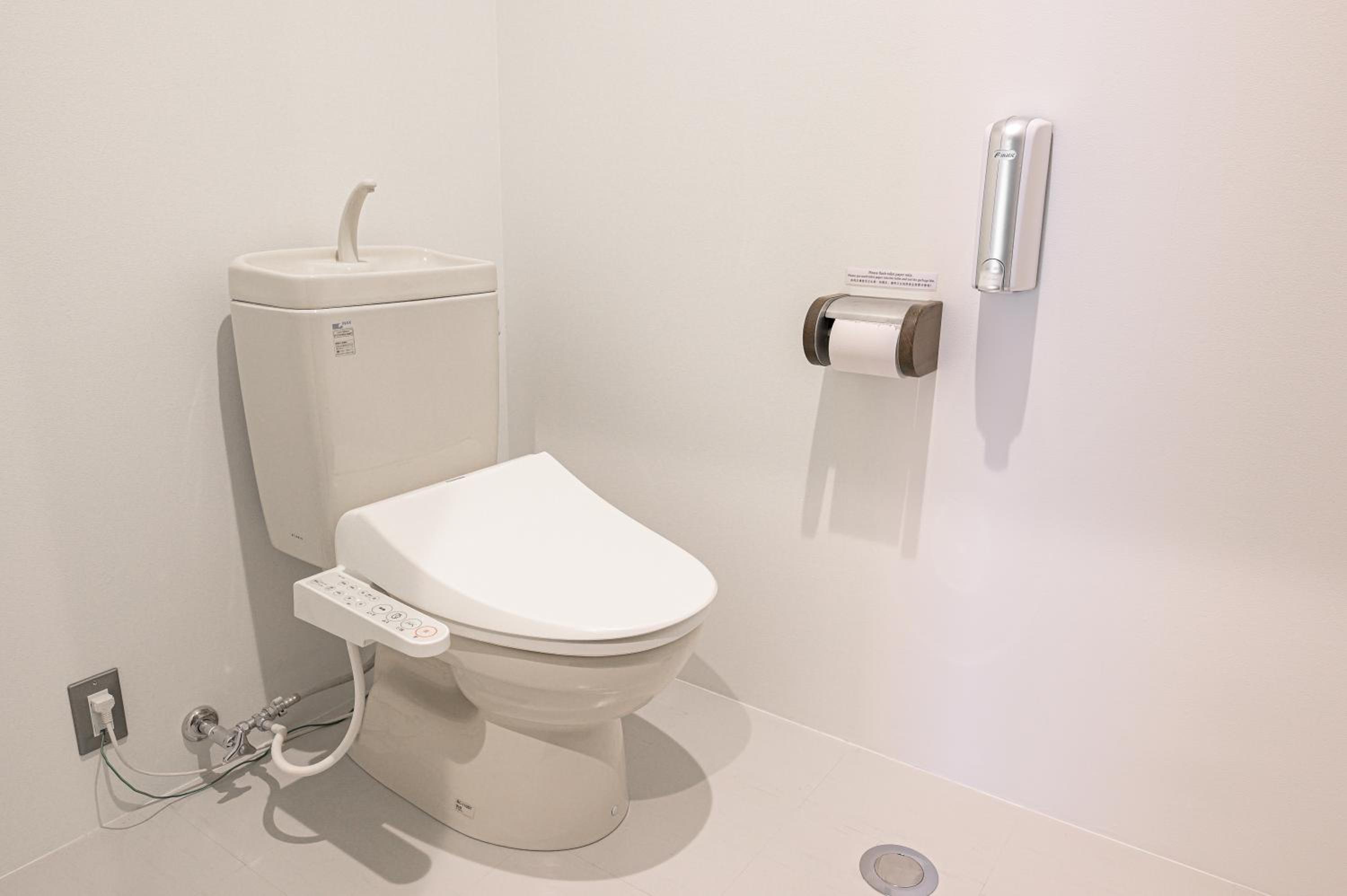 Quadruple Room with Private Bathroom photo 3