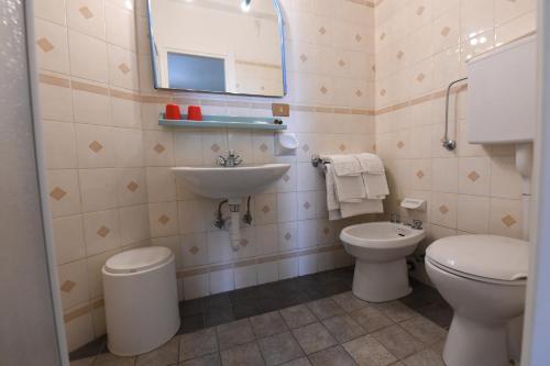 Double or Twin Room - Photo 2