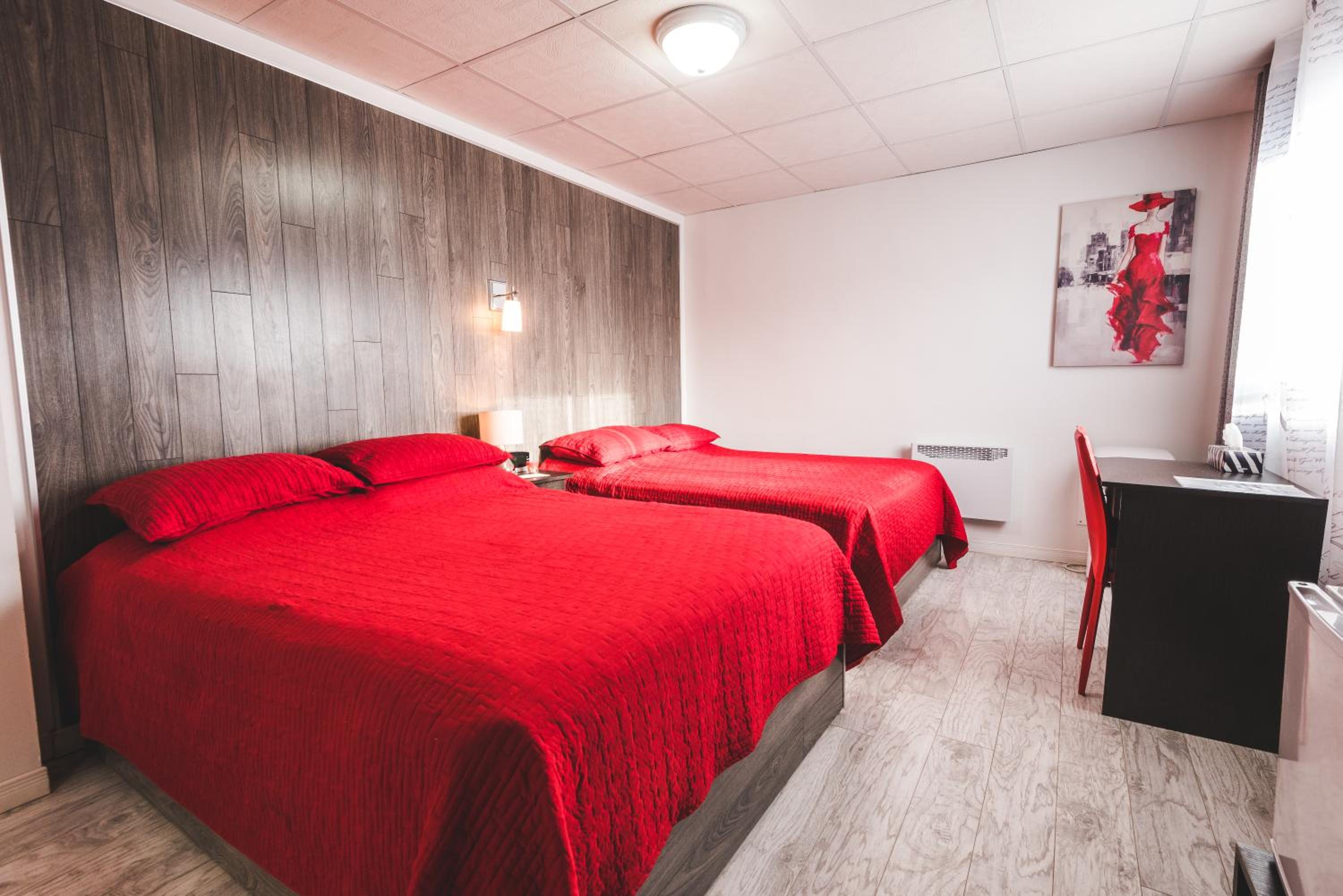 Double Room with Two Double Beds - Photo 2