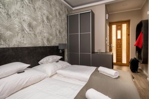 Queen Room with Balcony photo 1