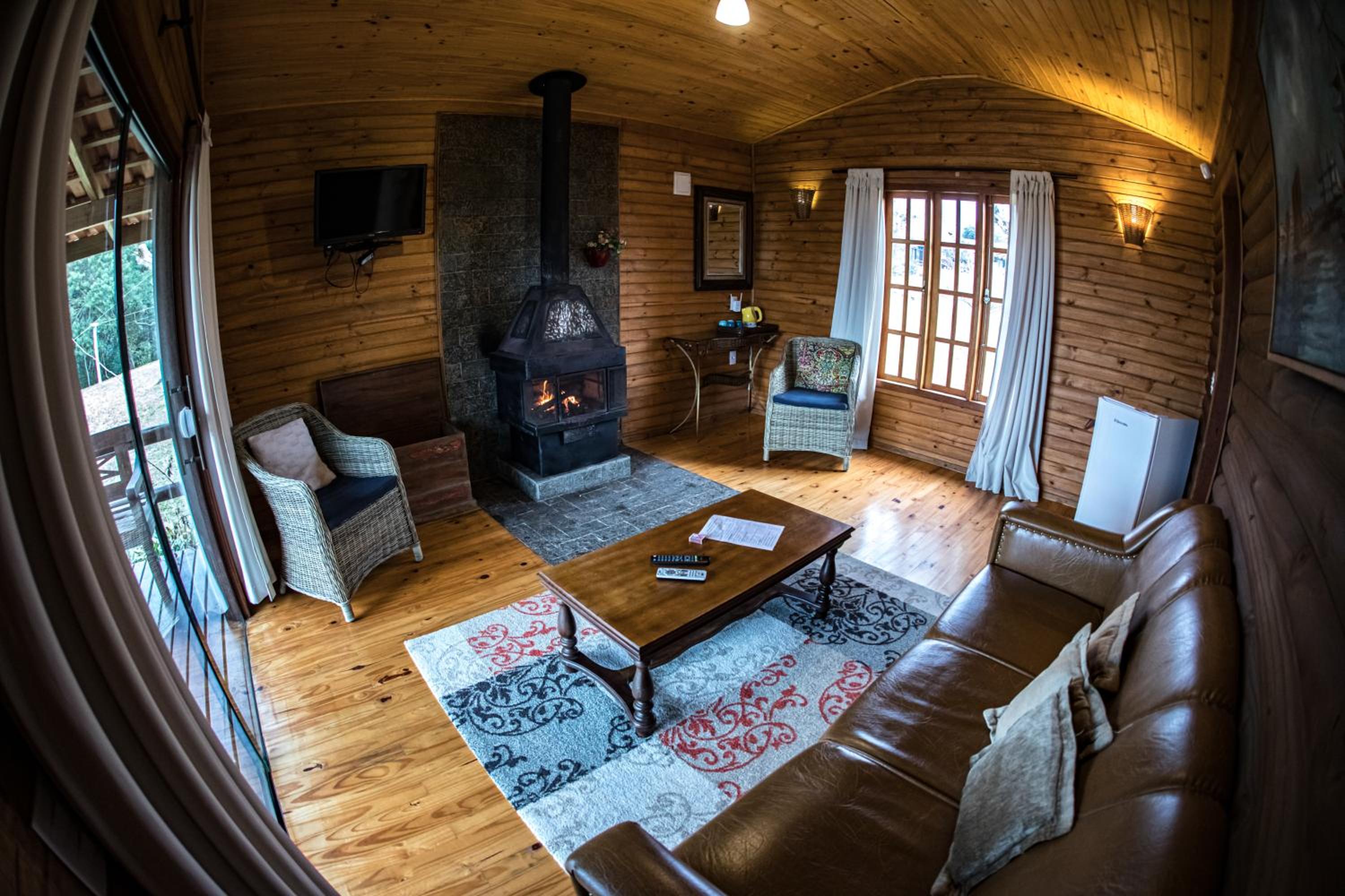 Duplex Two-Bedroom Chalet (6 Adults)