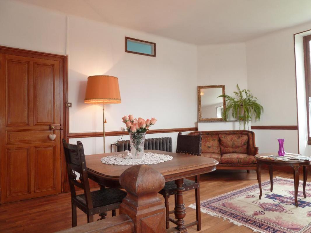 Three-Bedroom House photo 3