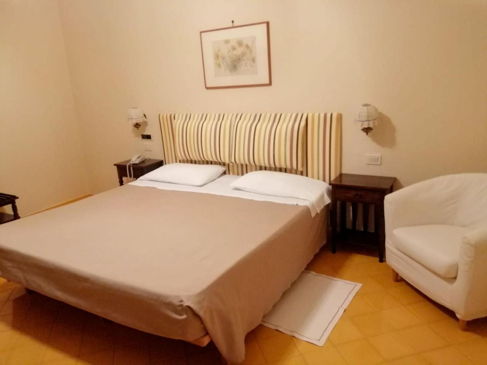 Double or Twin Room with Sea View photo 3