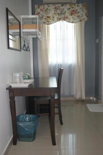 Deluxe Queen Room - Photo 3