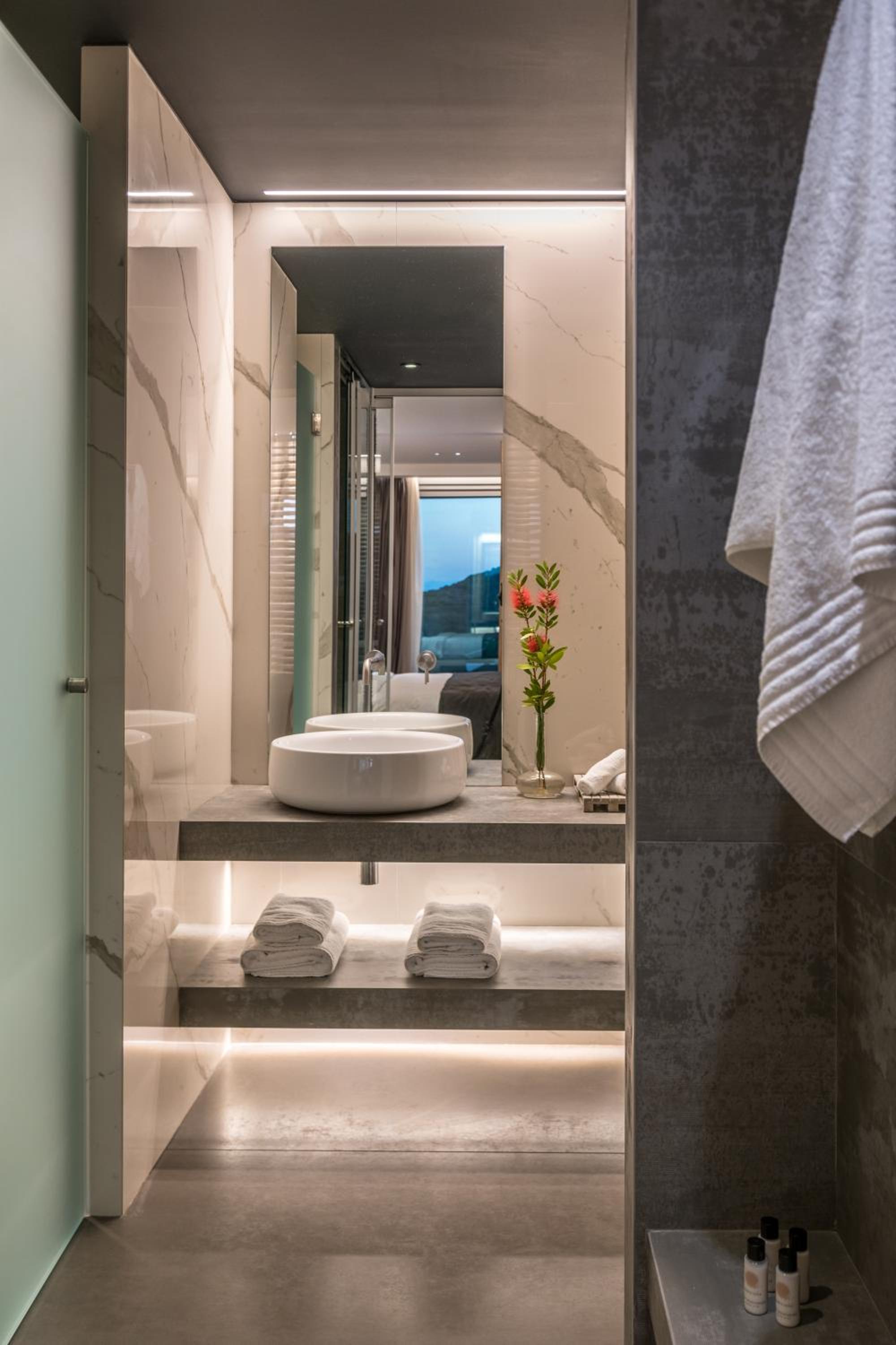 Junior Suite with Private Pool and Sea View - Photo 7