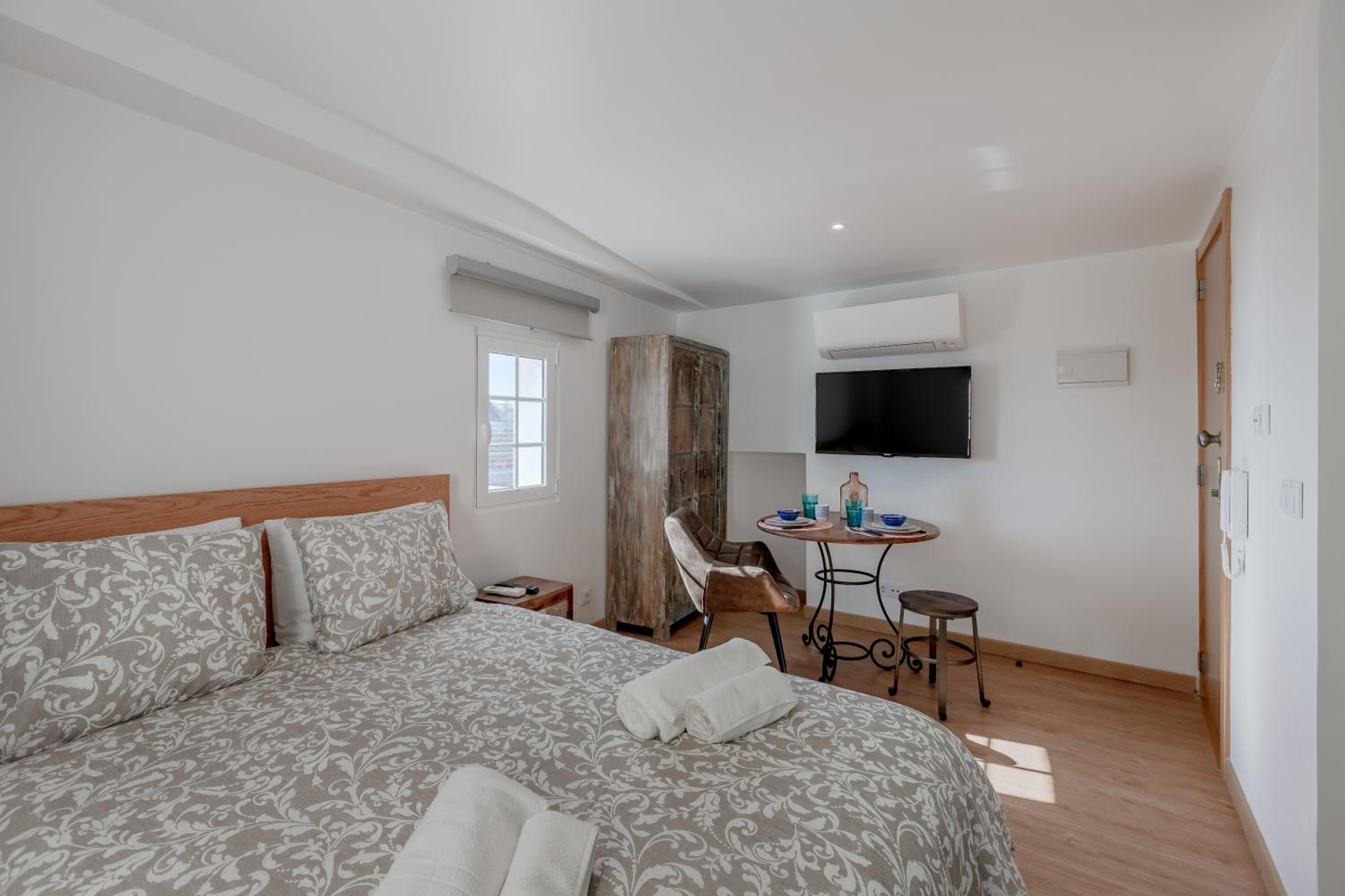 One-Bedroom Apartment - Photo 14