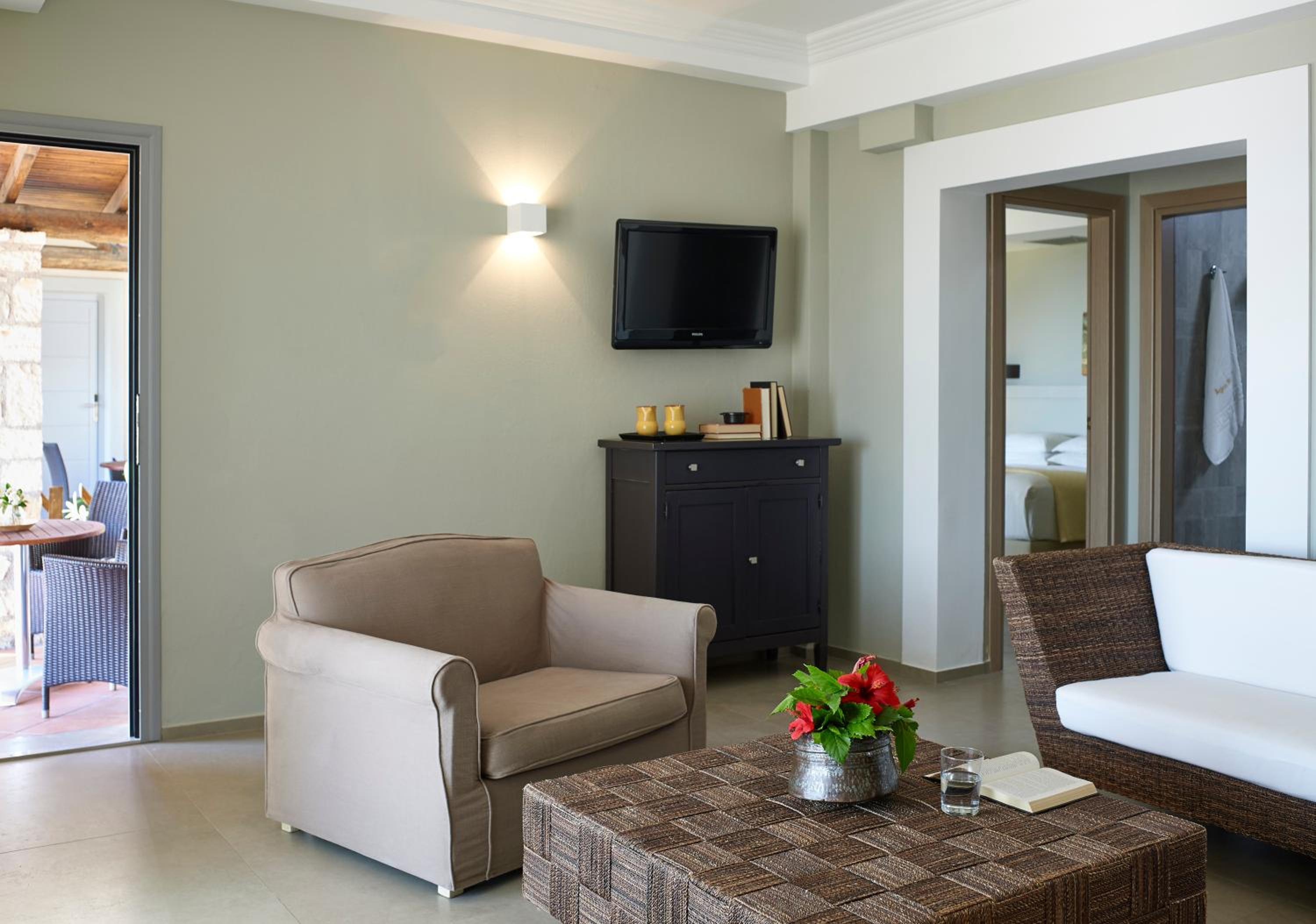 One Bedroom Suite with Garden View - Photo 2