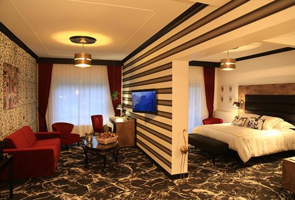 Deluxe Suite with Spa Bath