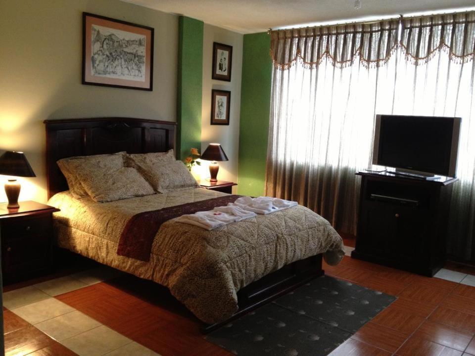 Family Room with Bathroom photo 3