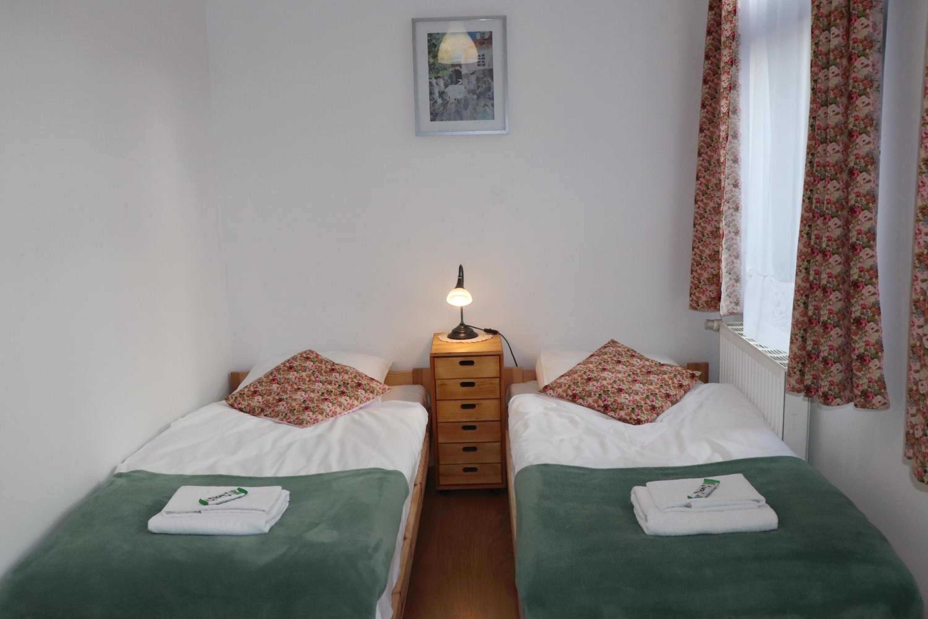 Standard Twin Room - Photo 9