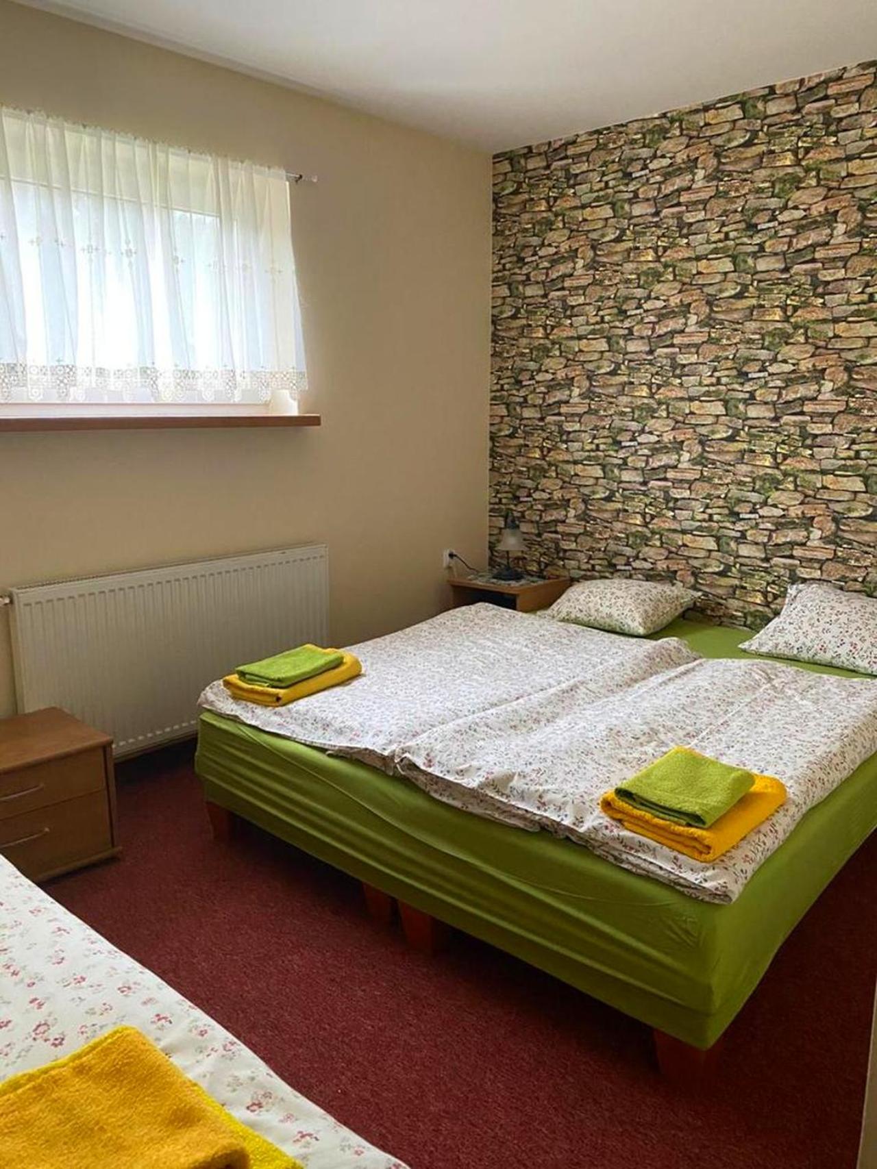 Twin Room with Extra Bed - Photo 1