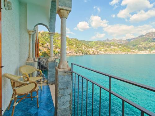 Deluxe Double Room with Balcony and Sea View