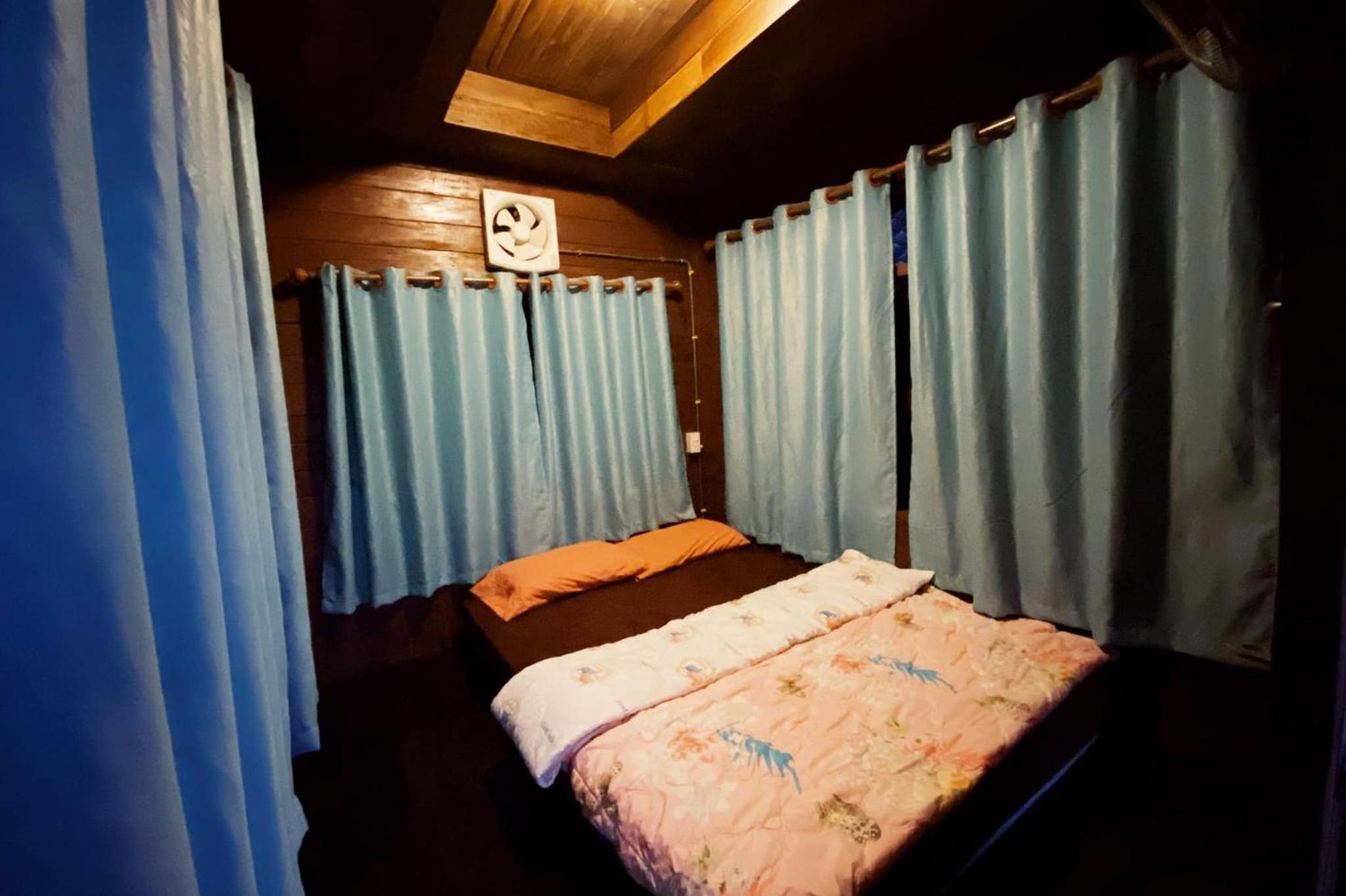 Bungalow with Share Bathroom ( Fan) - Photo 3