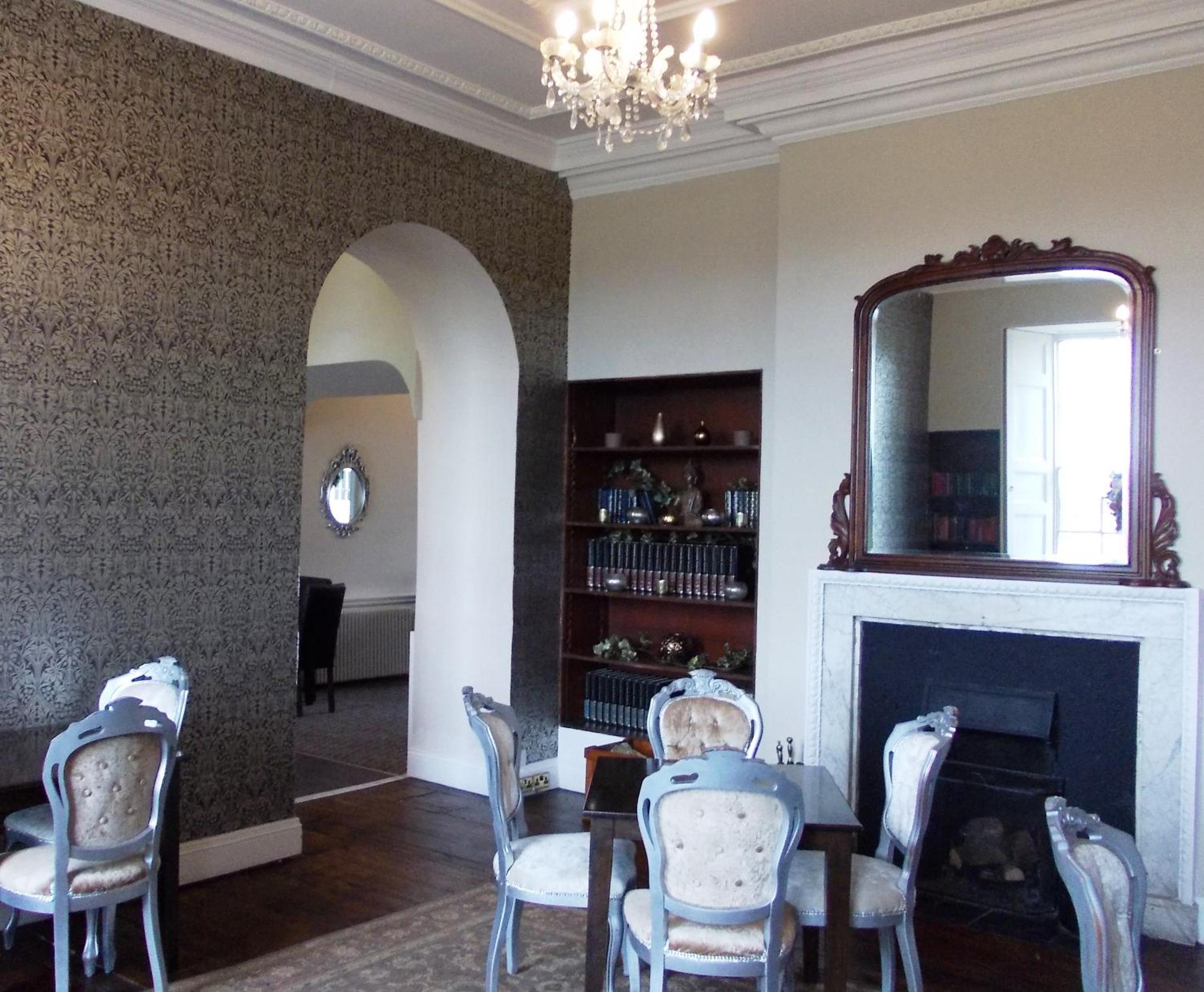 Superior Family Room photo 3