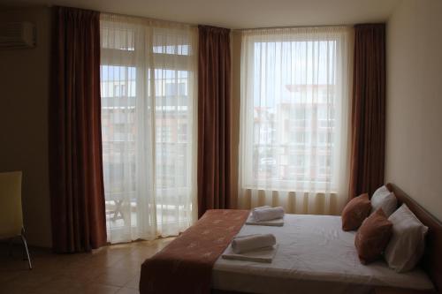Studio with Balcony and Parking view photo 3