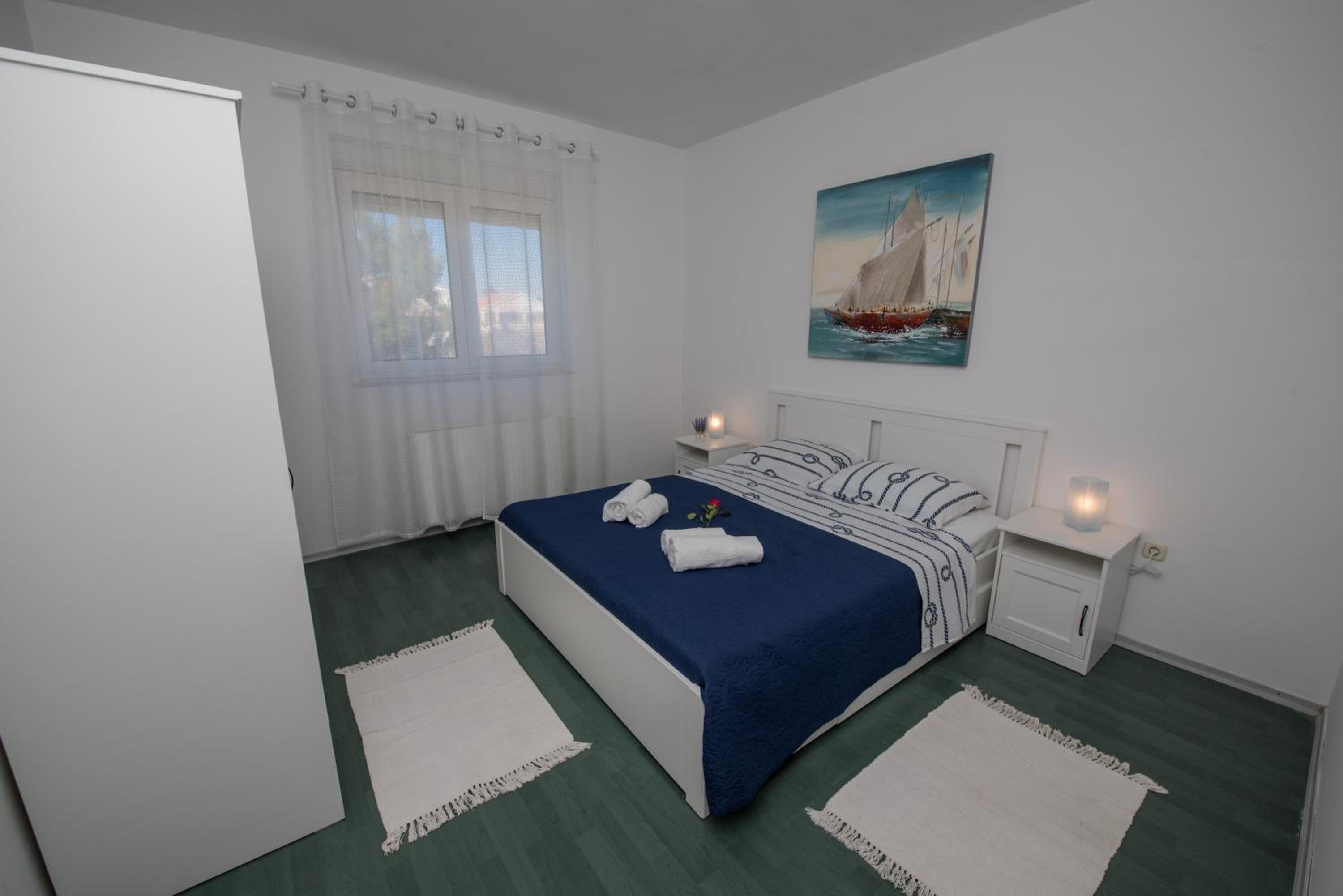 Apartment with Balcony photo 3