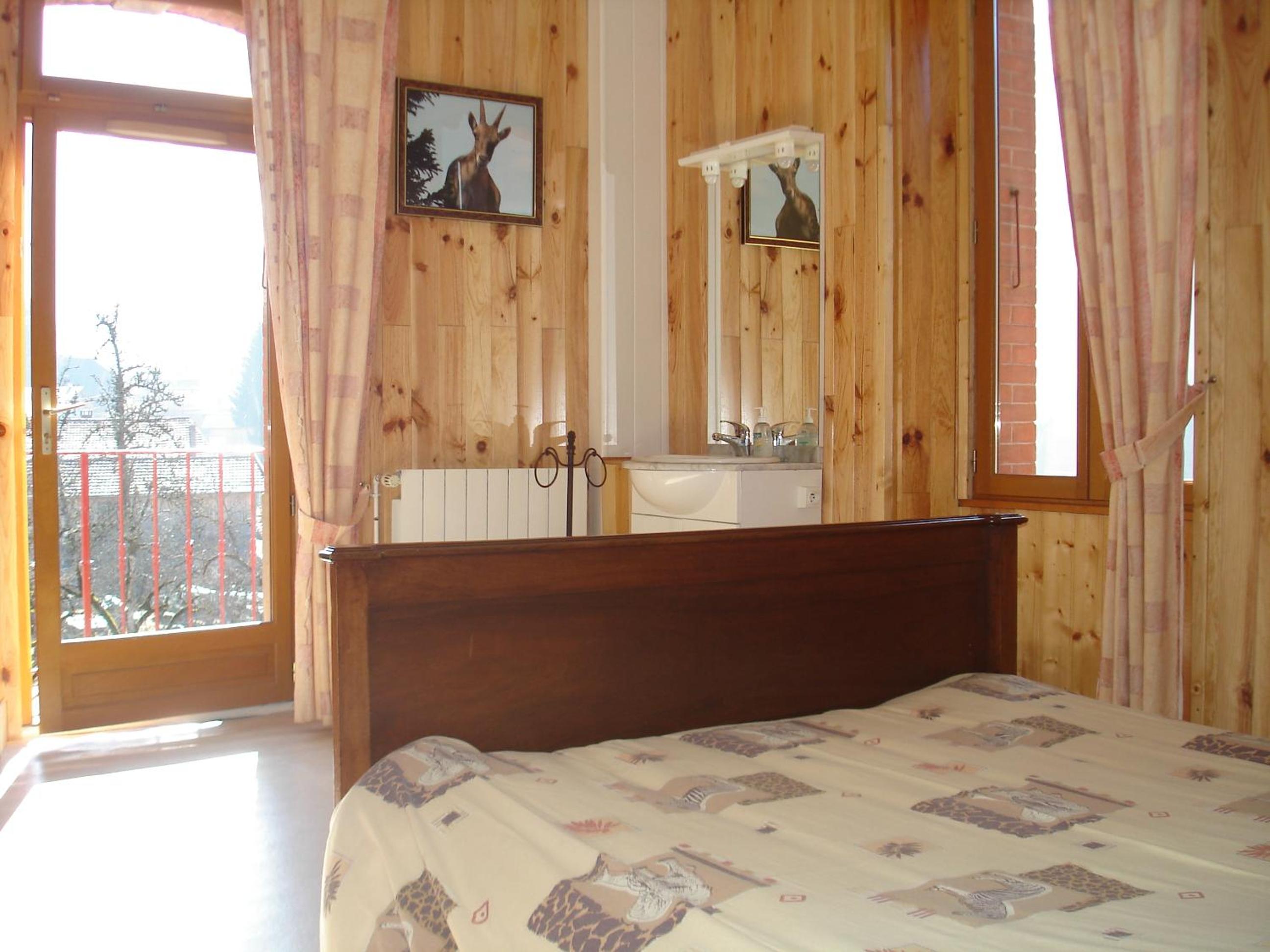 Double Room with Shared Bathroom photo 2