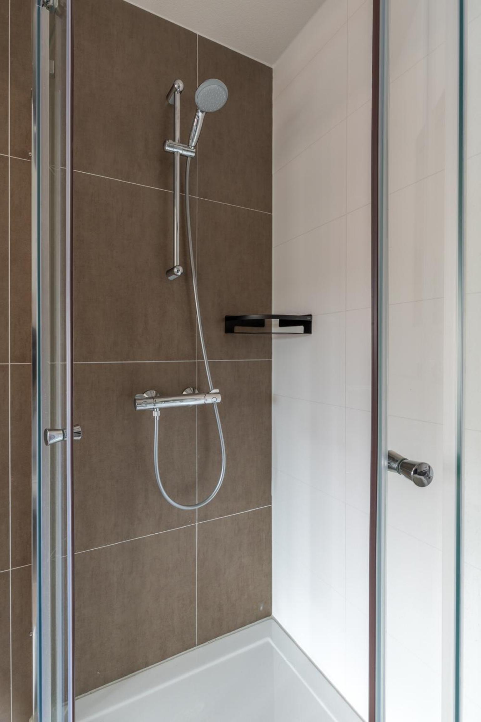 Double Room with Private Bathroom - Photo 6