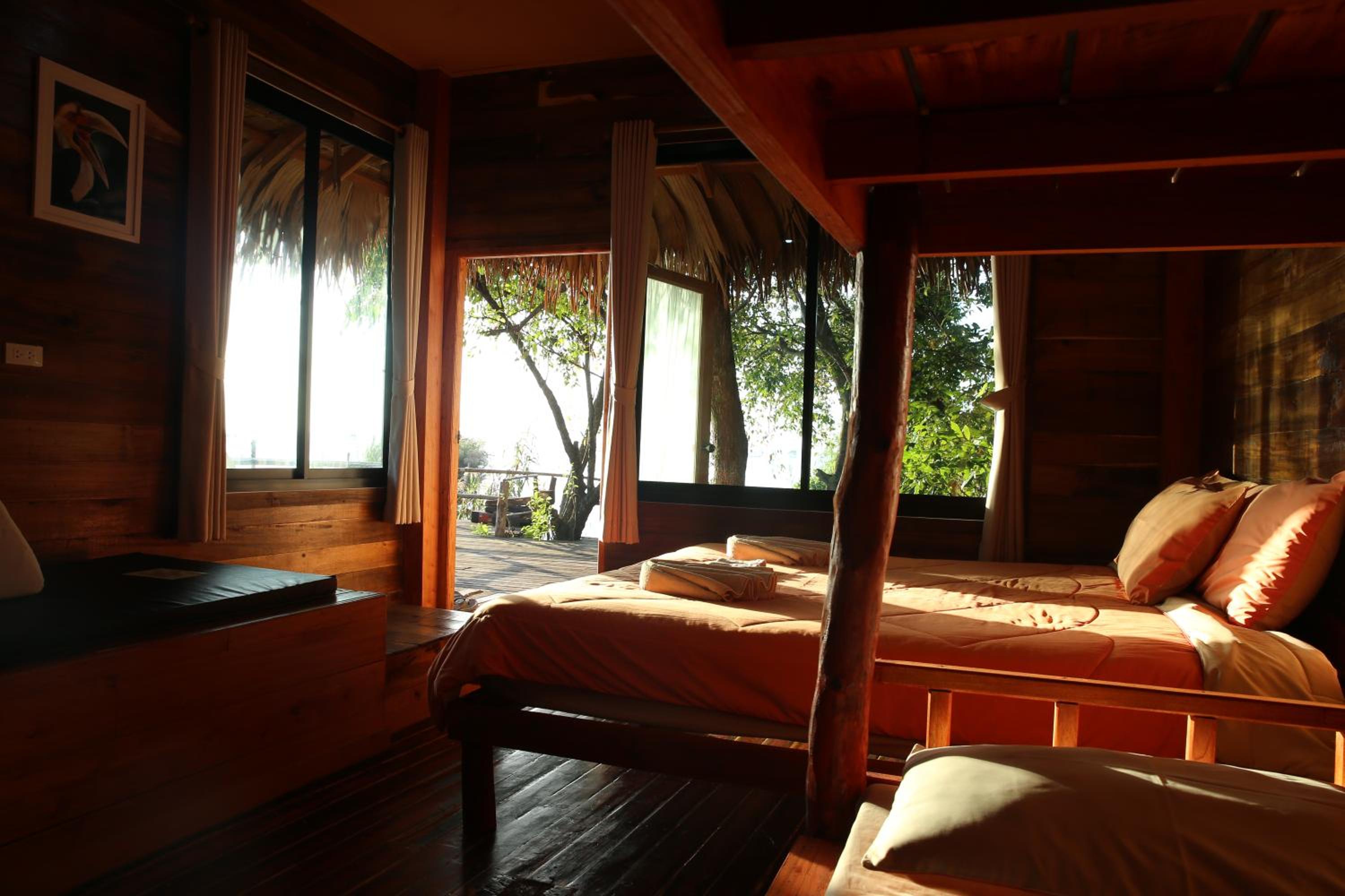 Family Room with Sea View photo 2