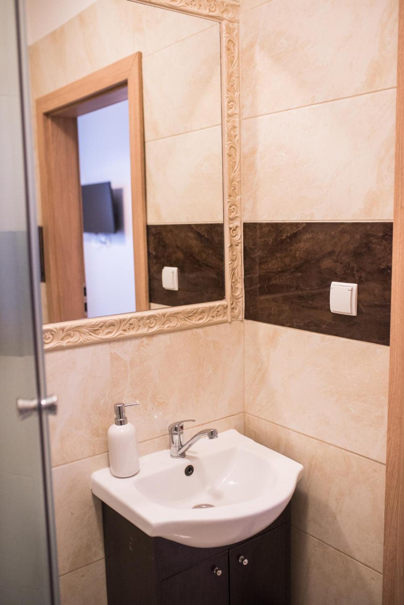 Standard Single Room with Shower photo 3