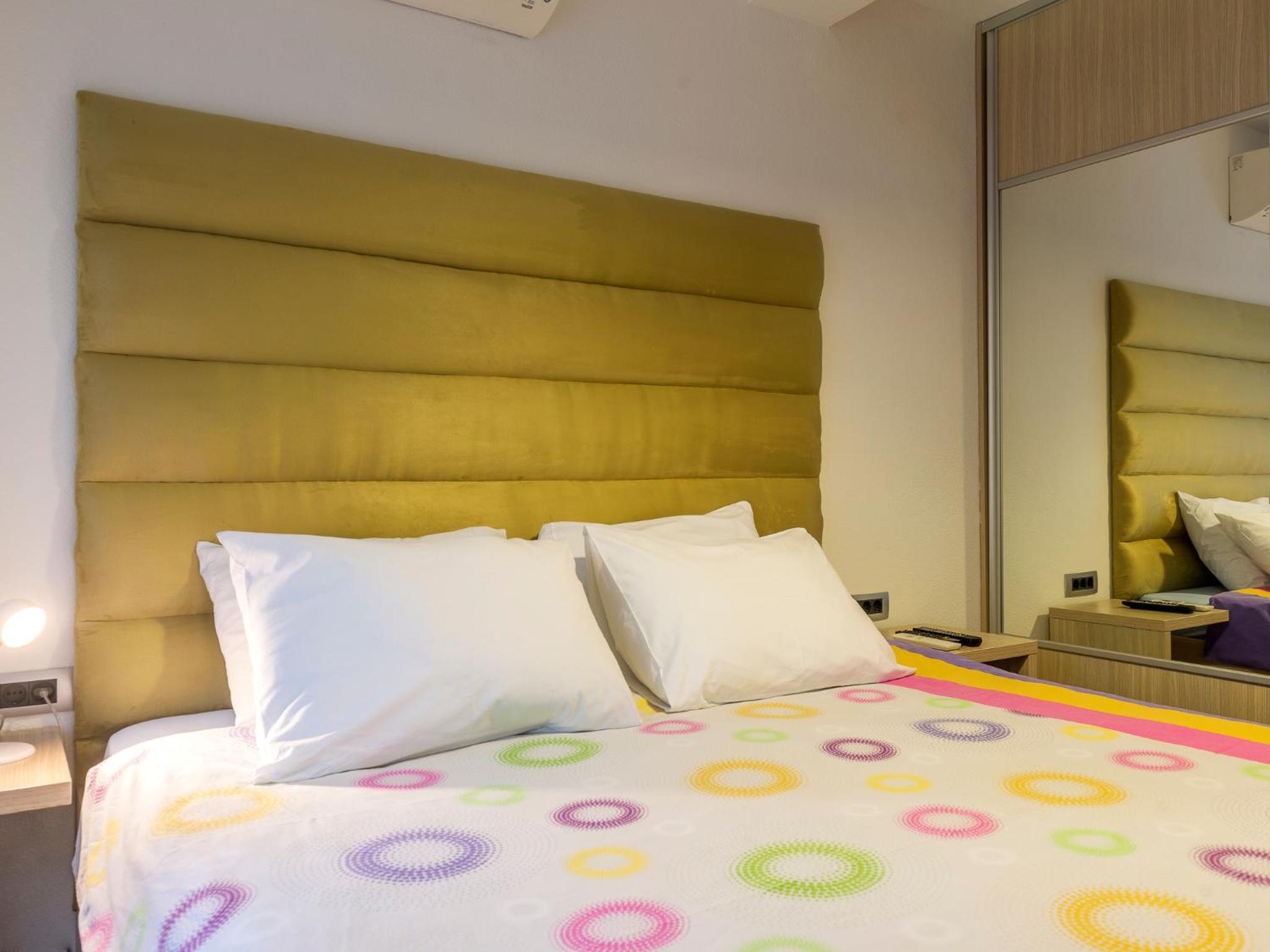 Two-Bedroom Apartment with Balcony with Sea View photo 2
