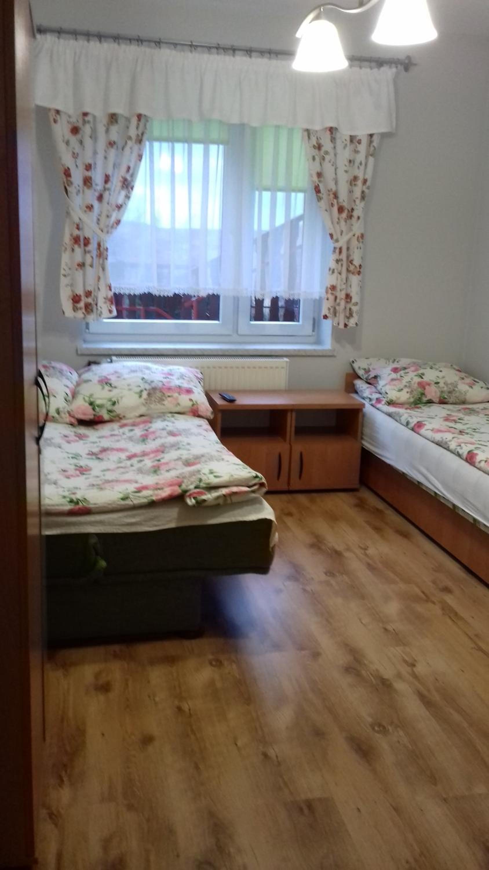 Quadruple Room with Bathroom - Photo 1