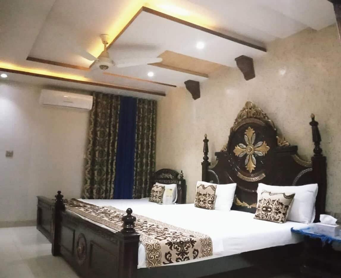 Deluxe Family Room
