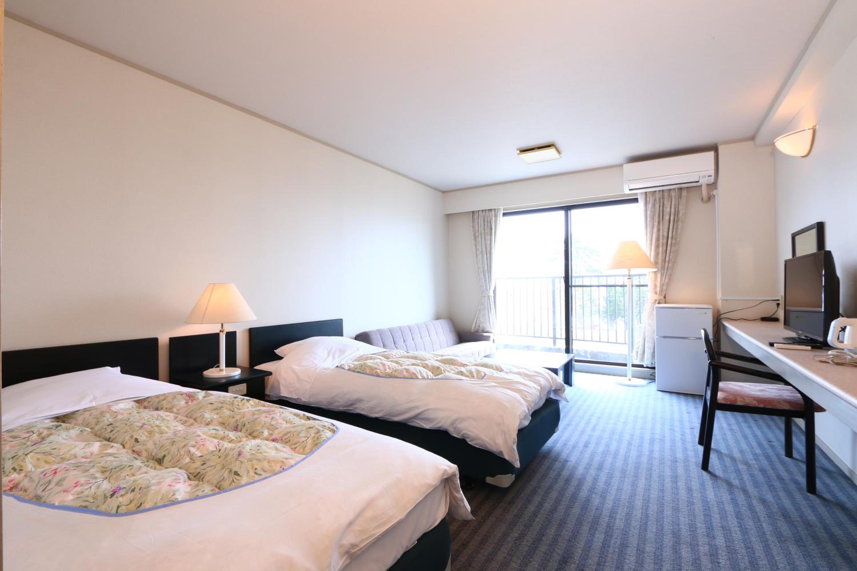 Twin Room with Lake View photo 2