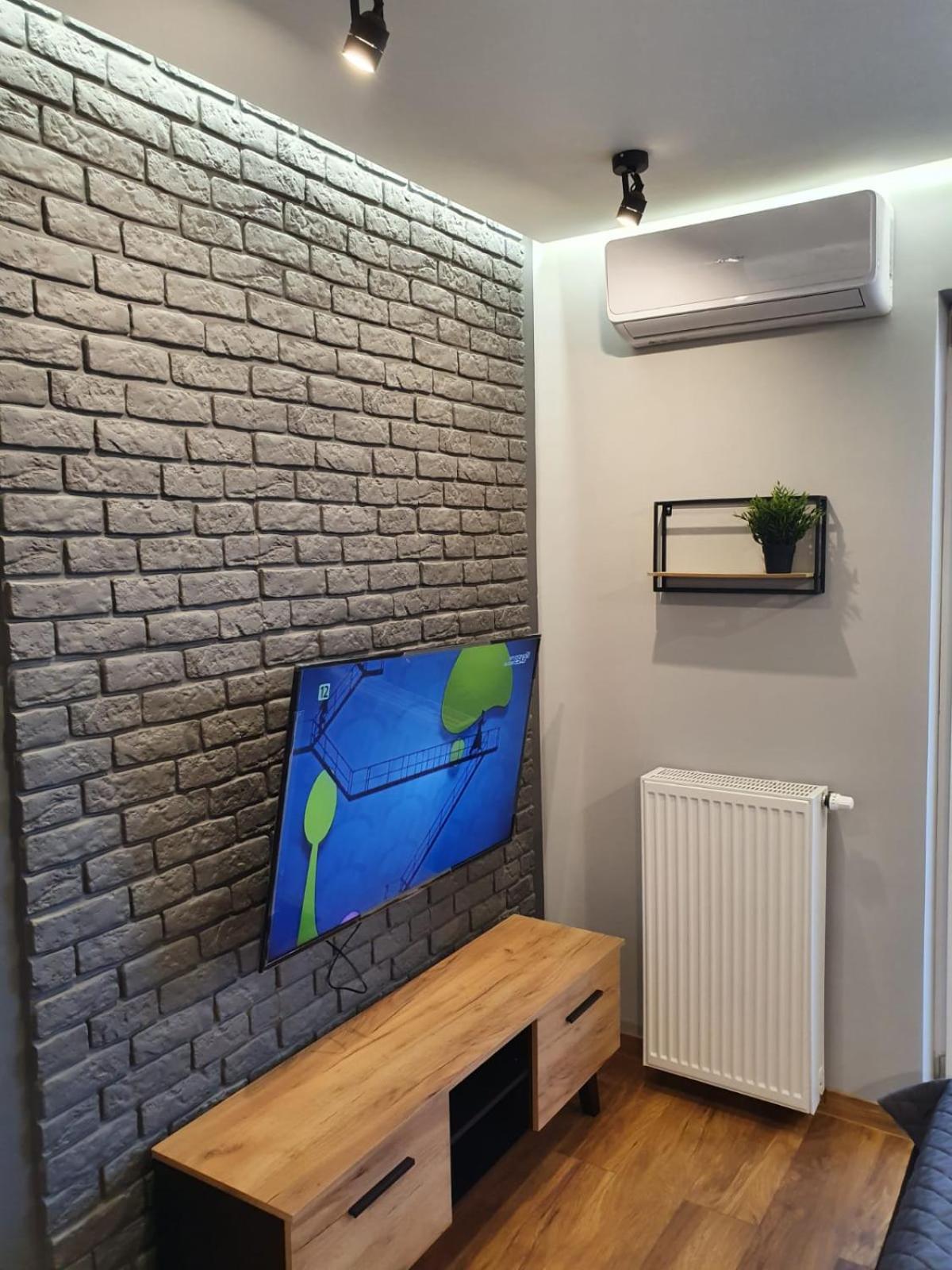 Apartment with Balcony - Photo 9