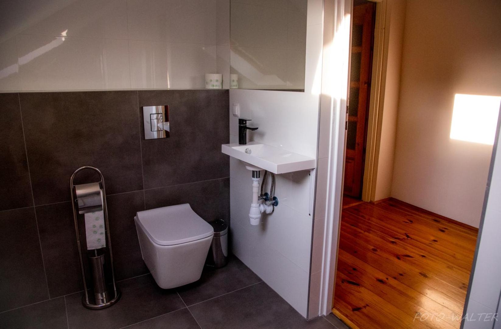 Family Room with Bathroom photo 1