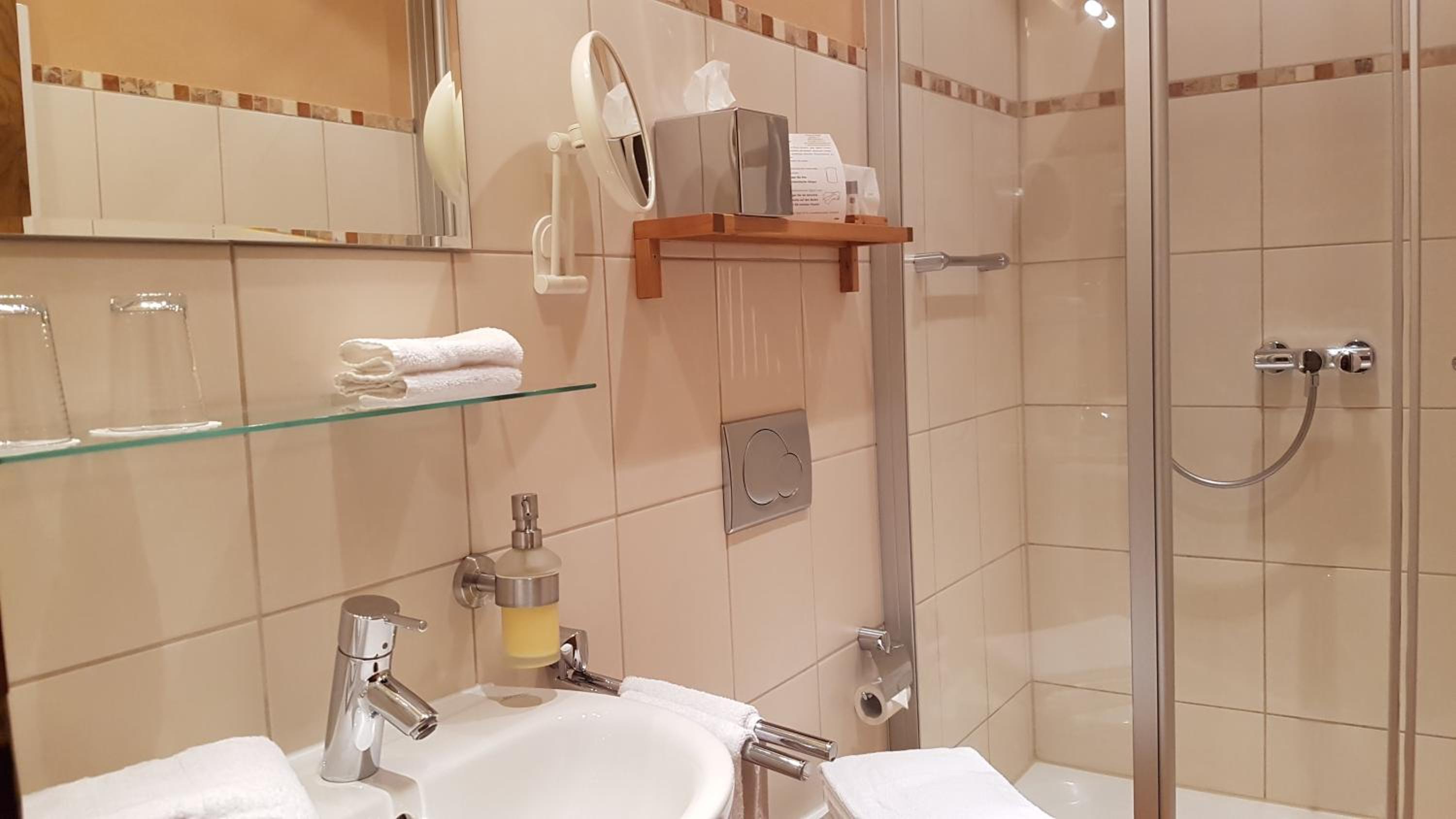 Double Room - Photo 8