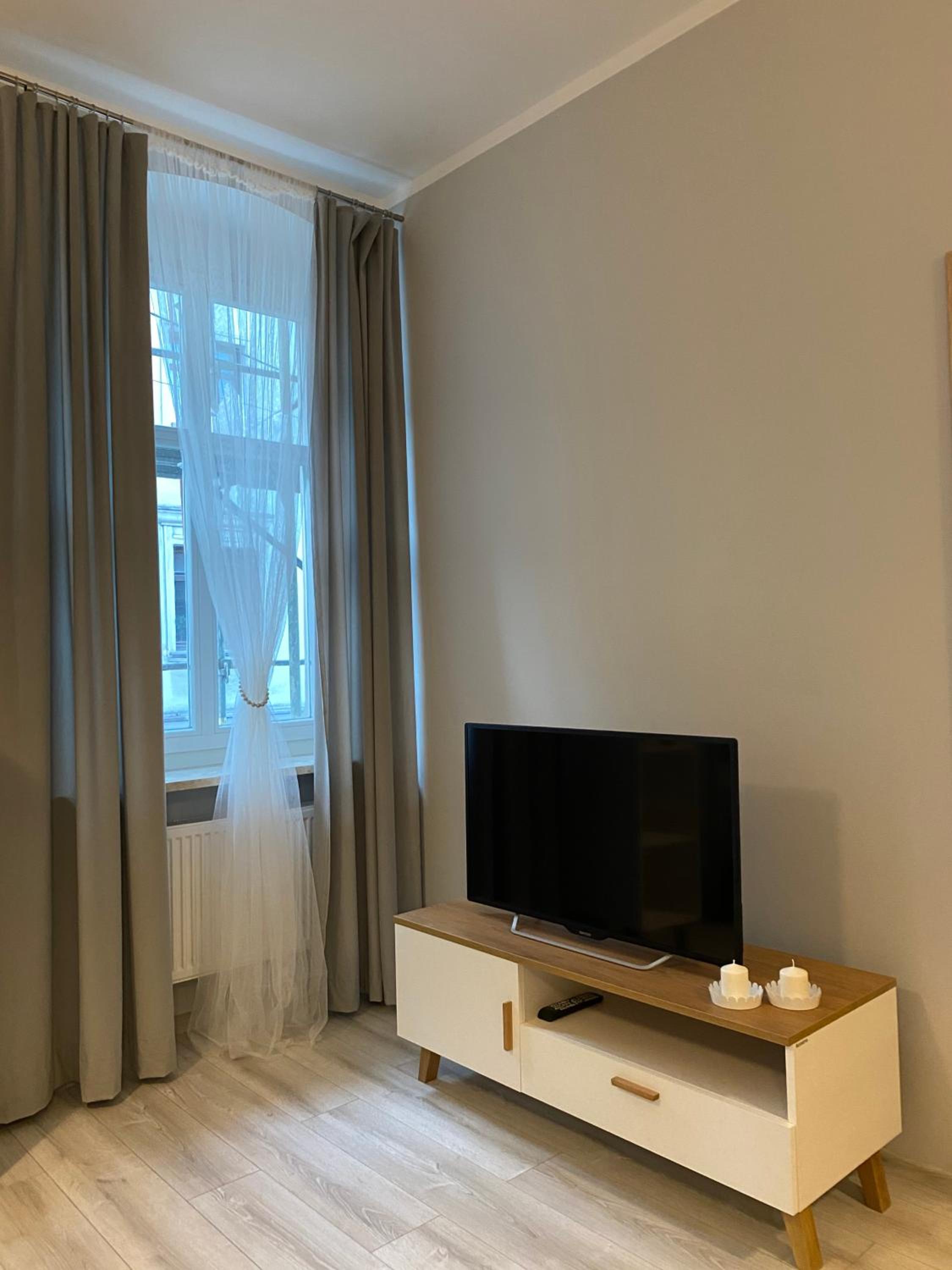 One-Bedroom Apartment - Photo 15