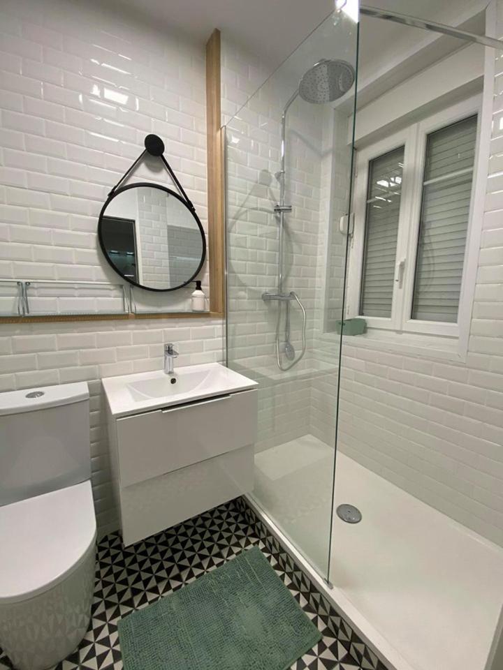One-Bedroom Apartment - Photo 3