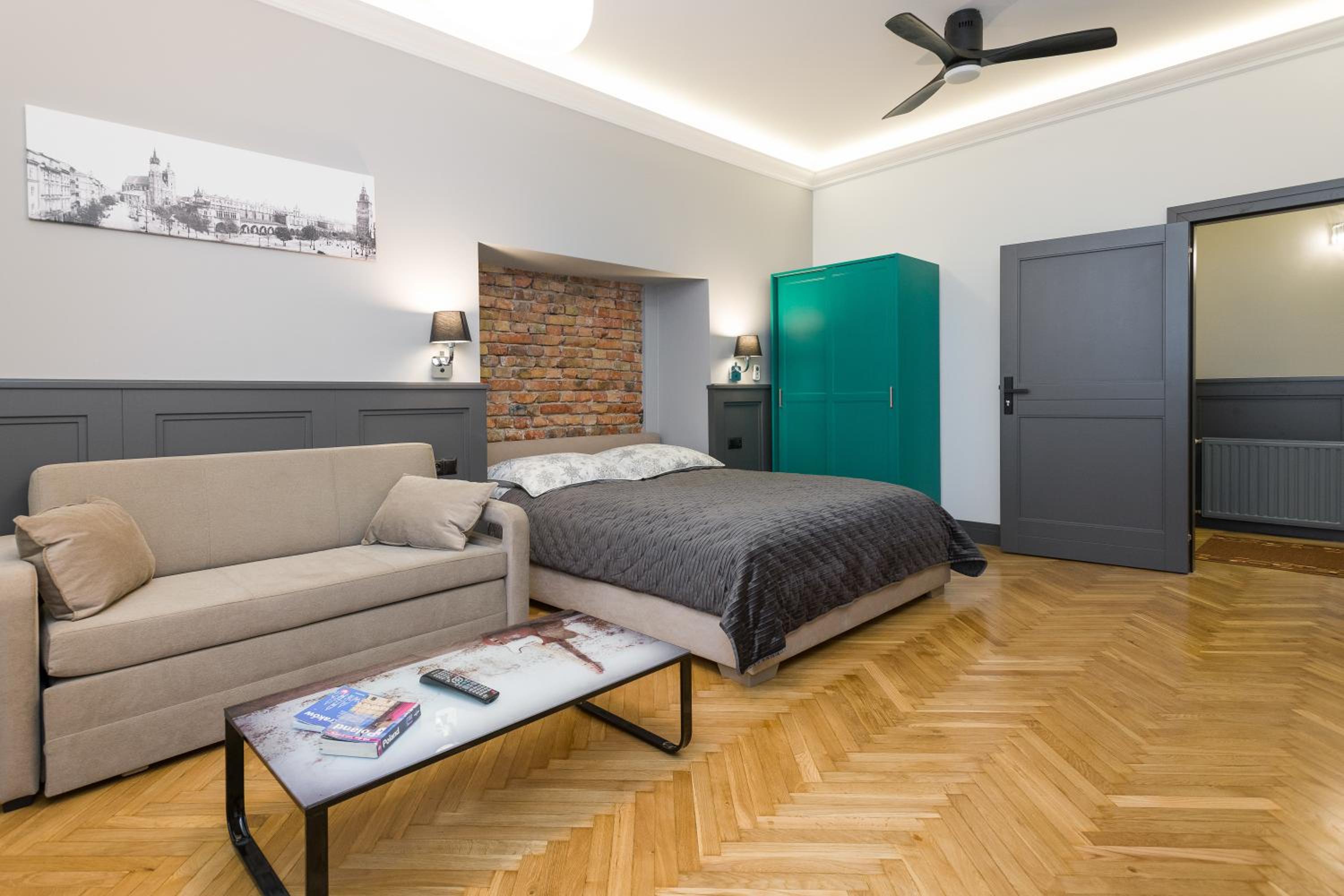 One-Bedroom Apartment - Photo 2