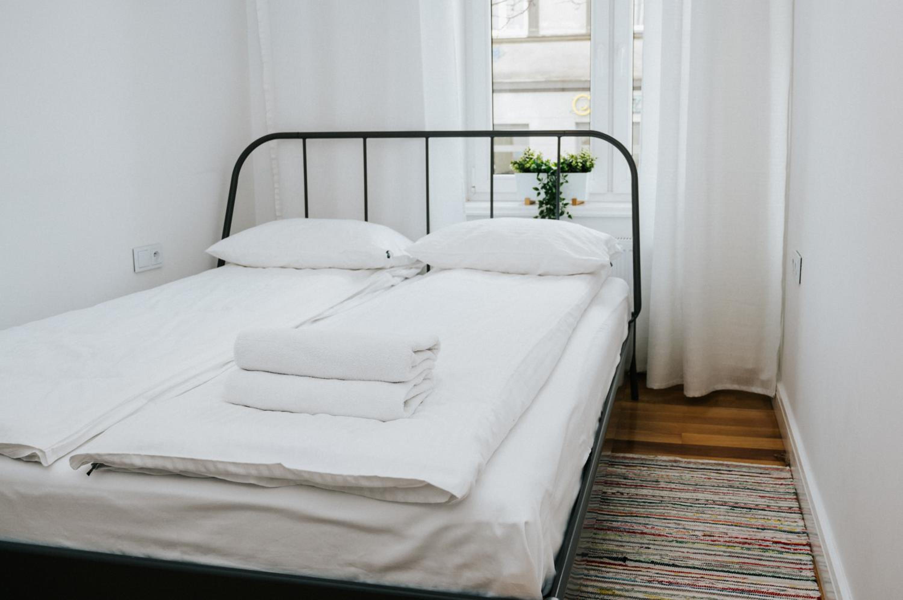 One-Bedroom Apartment - Photo 15
