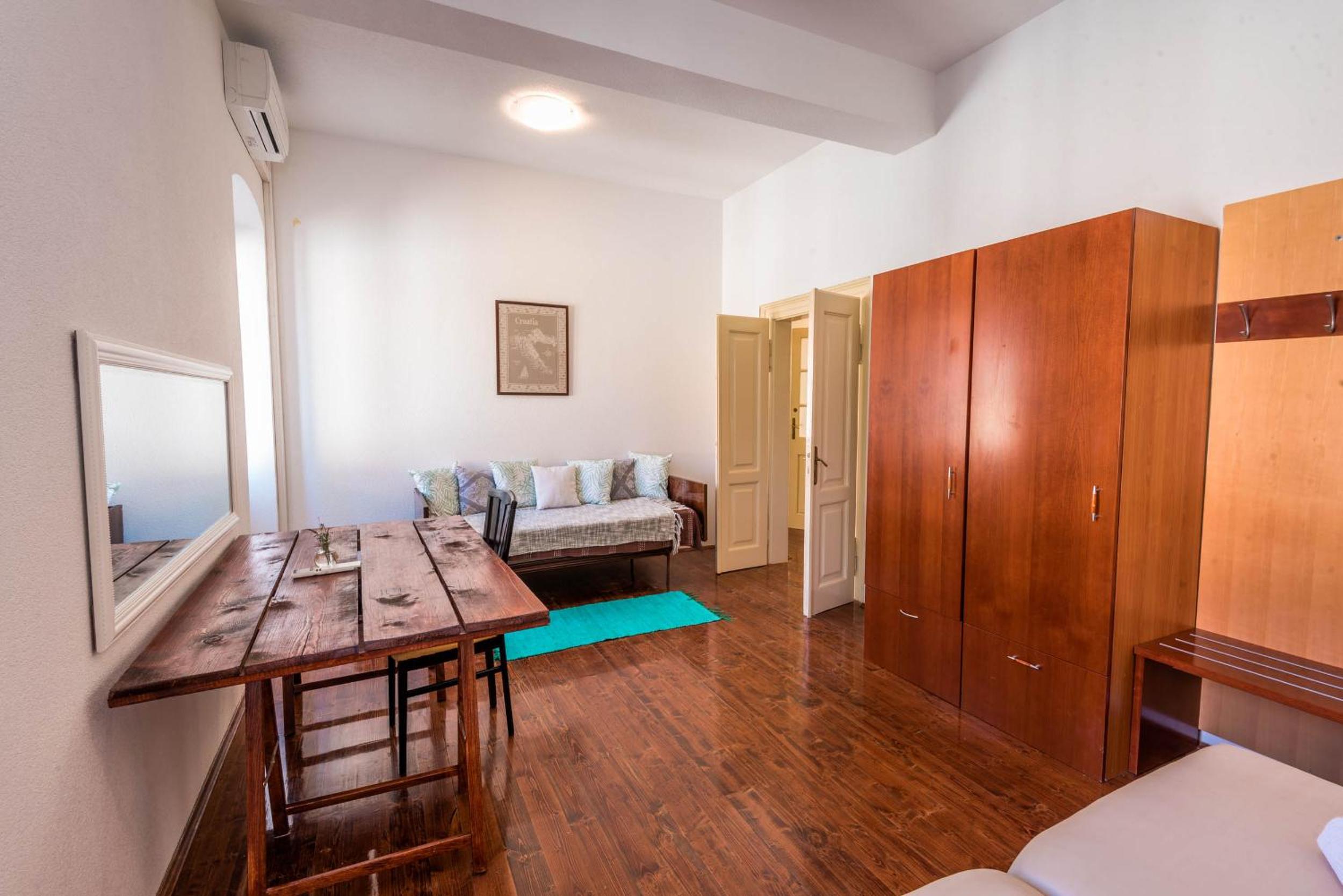 Four-Bedroom House photo 2