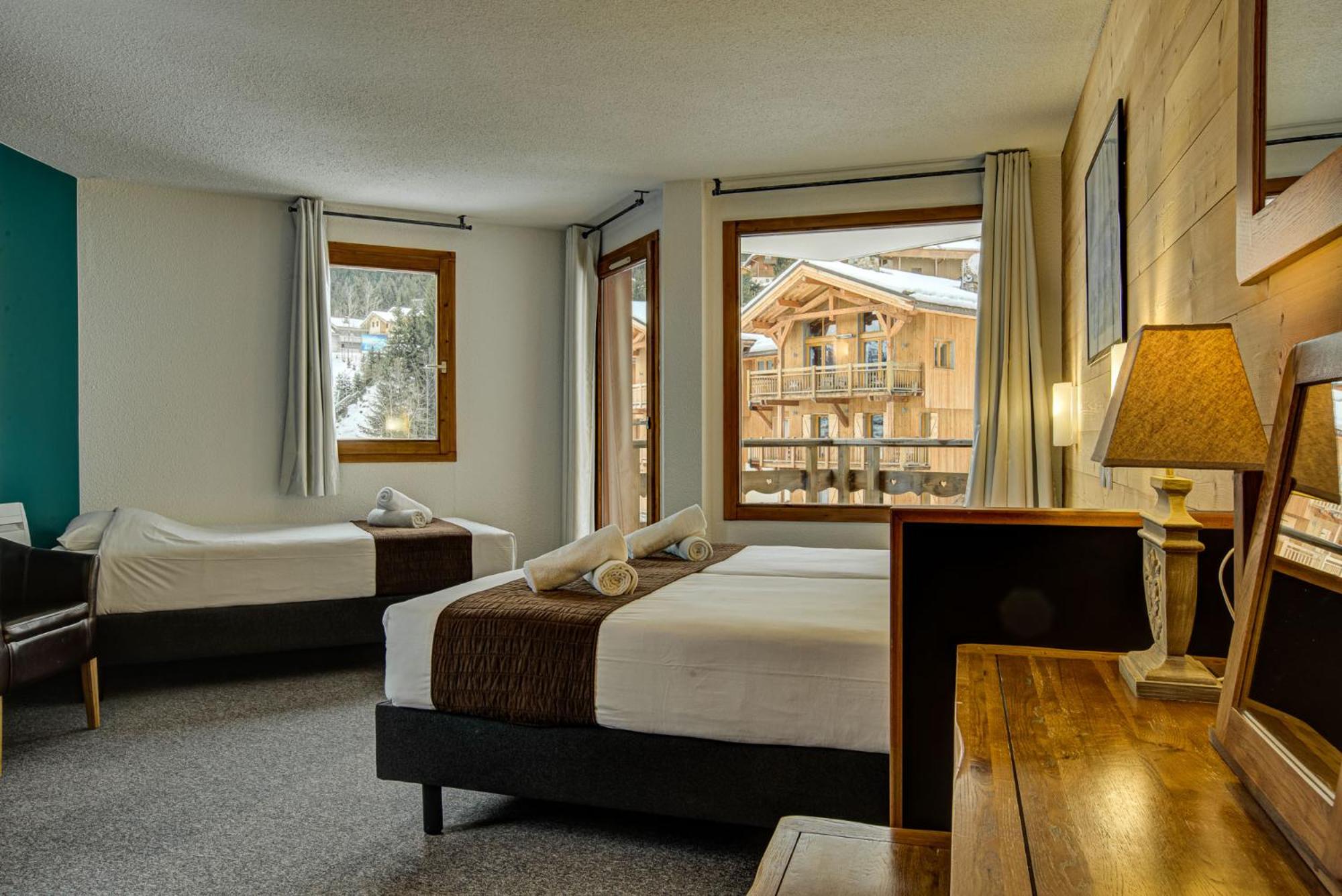 Triple Room with Balcony - Photo 2