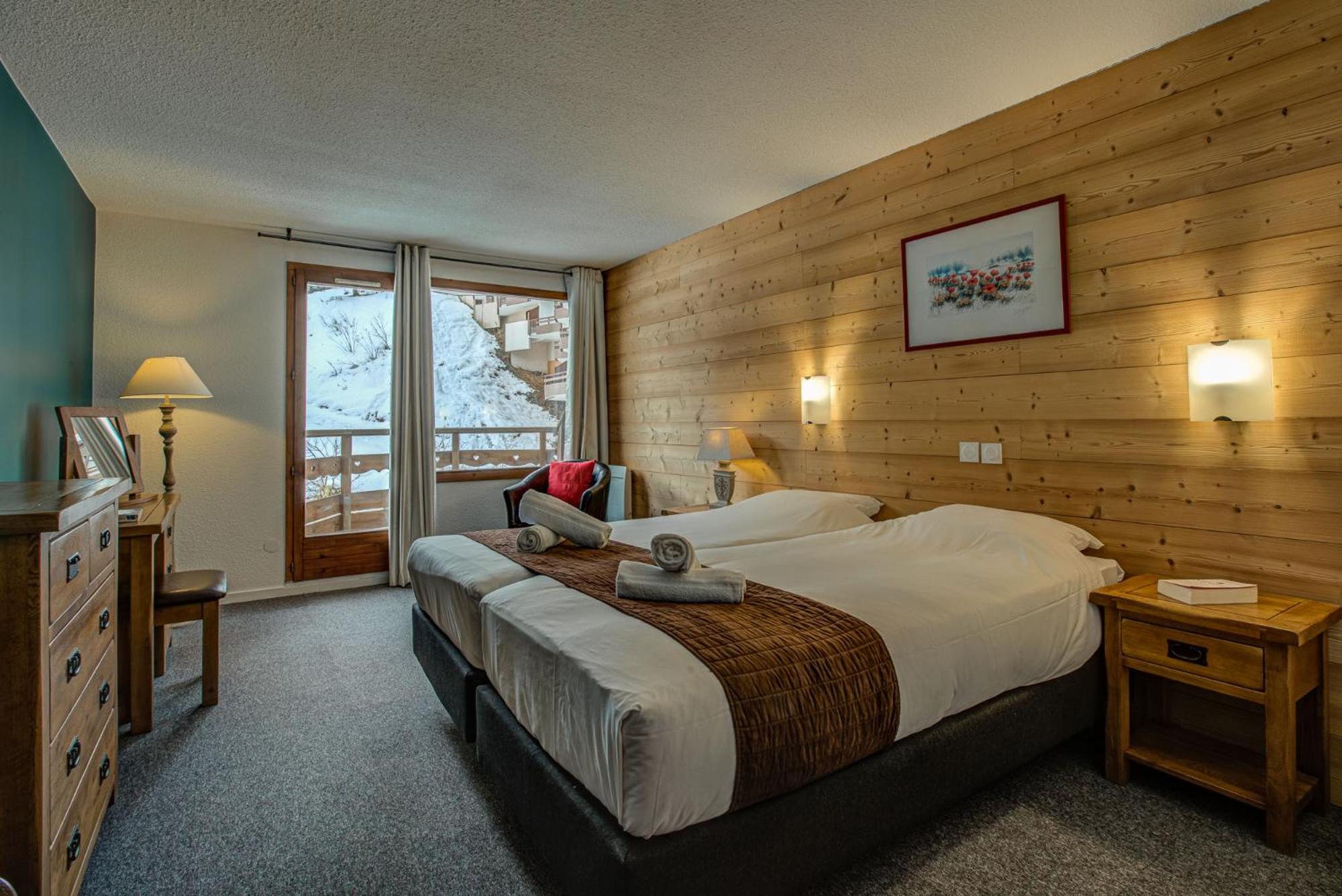 Twin Room with Balcony - Photo 6