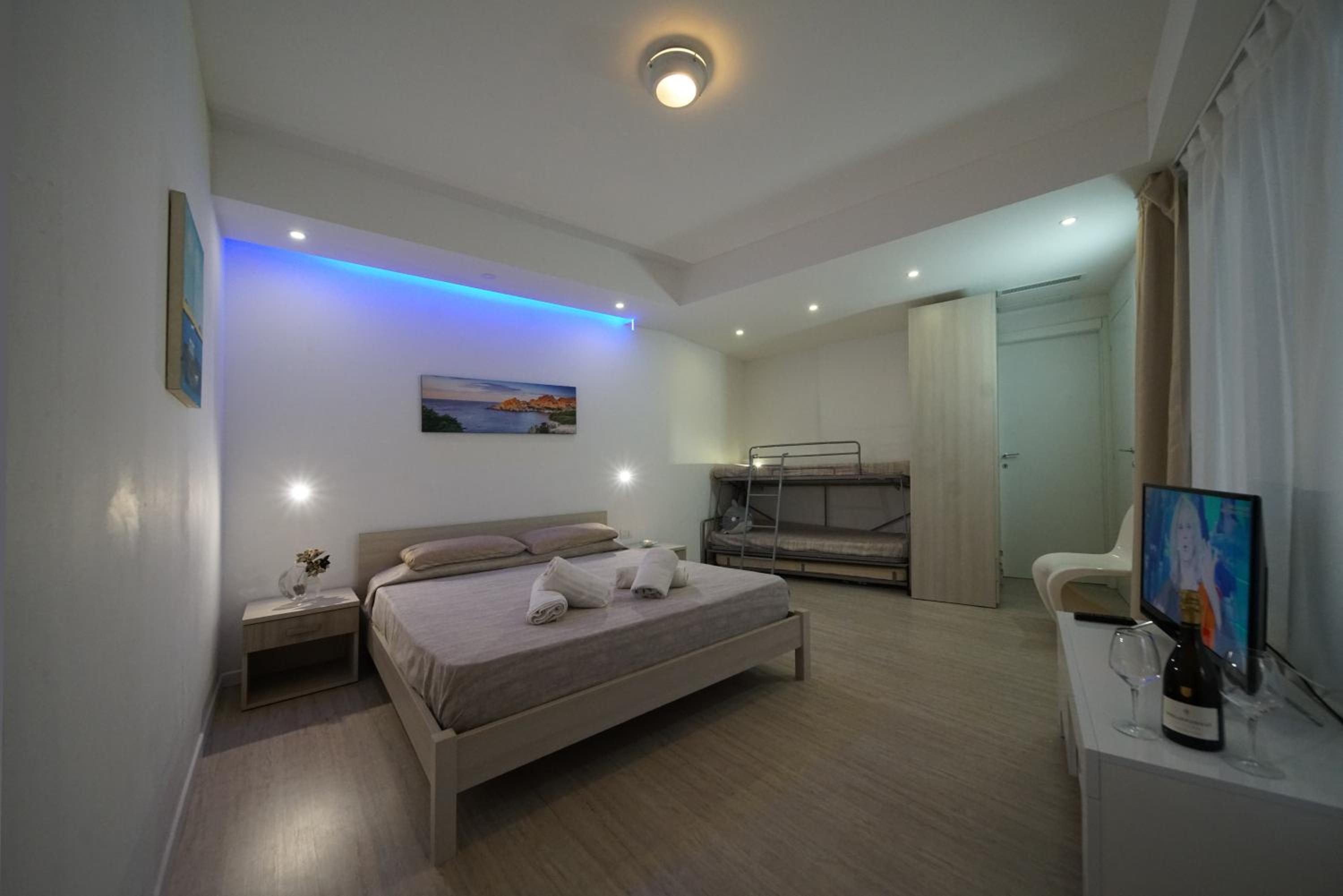 One-Bedroom House photo 1