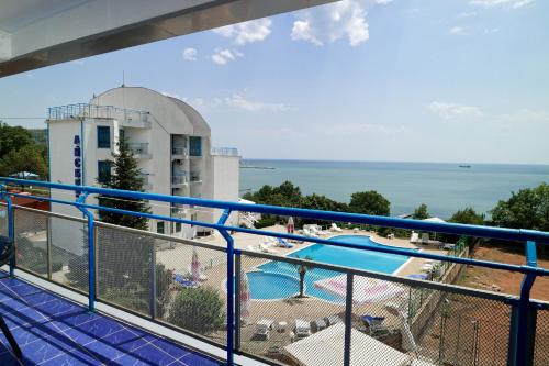 Junior Suite with Balcony and Sea View (2 Adults + 2 Children)
