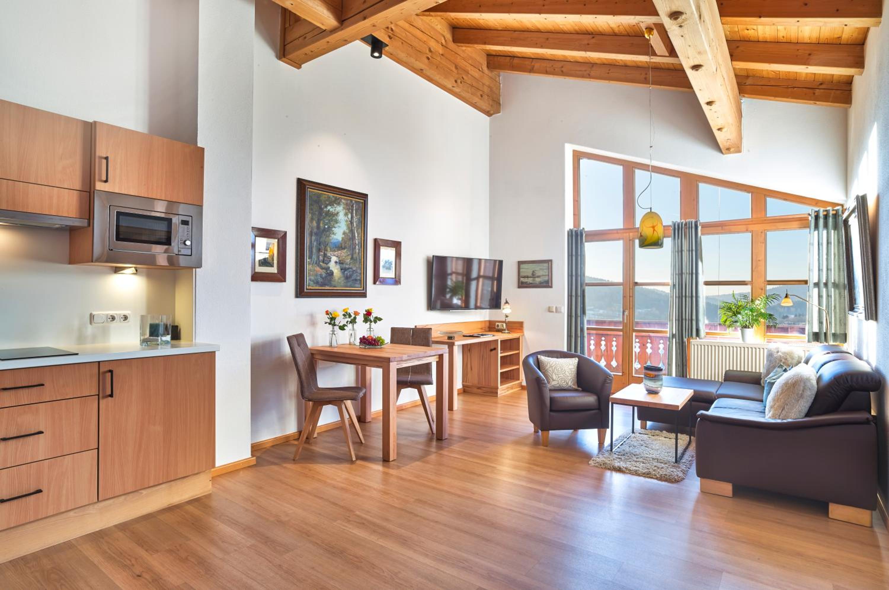 One-Bedroom Apartment with Balcony photo 3