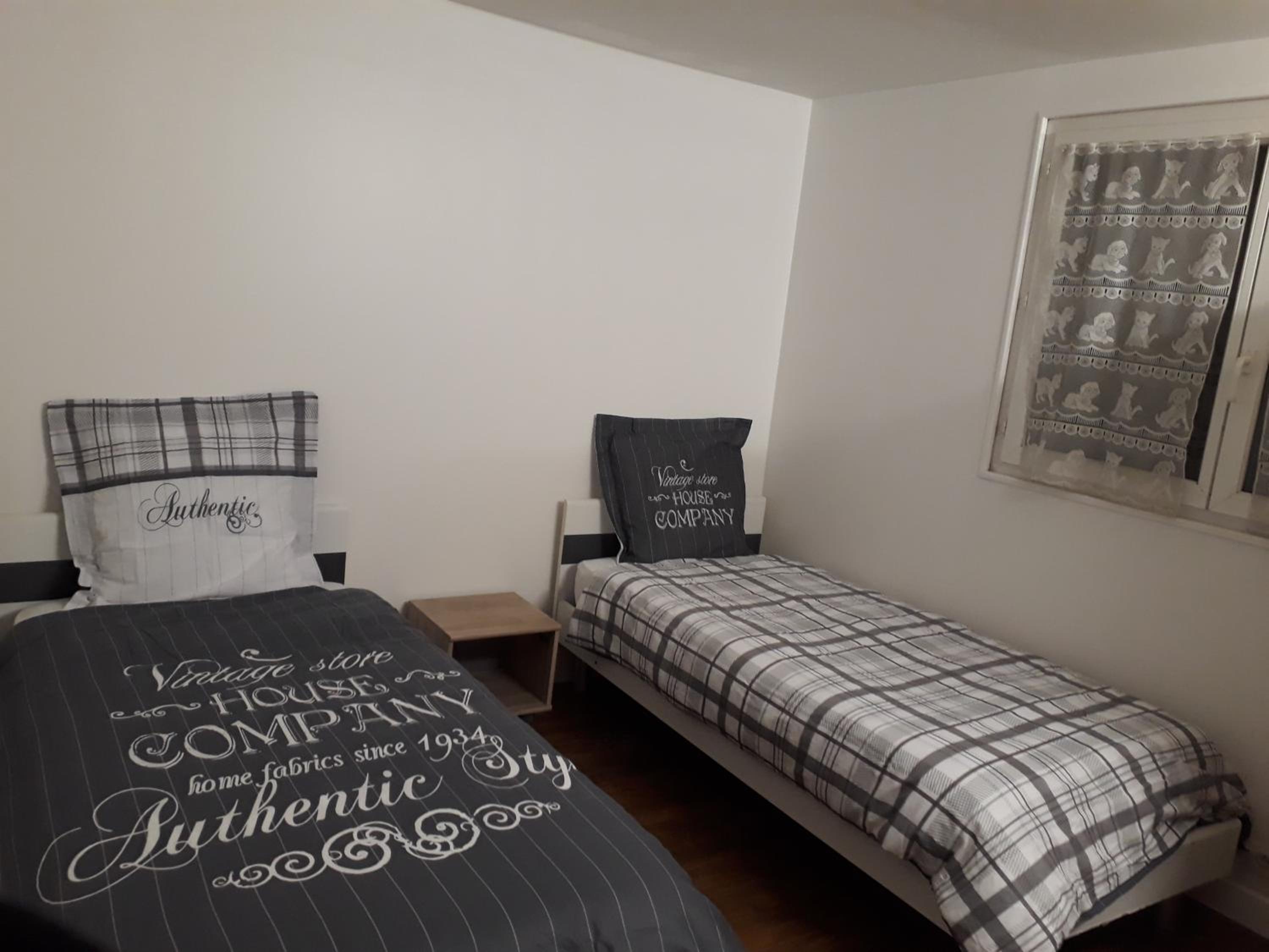 Standard Double Room with Shared Bathroom photo 2