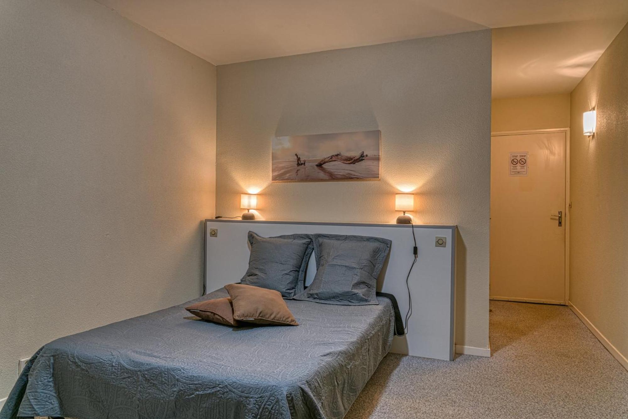 Large Double Room - Photo 2