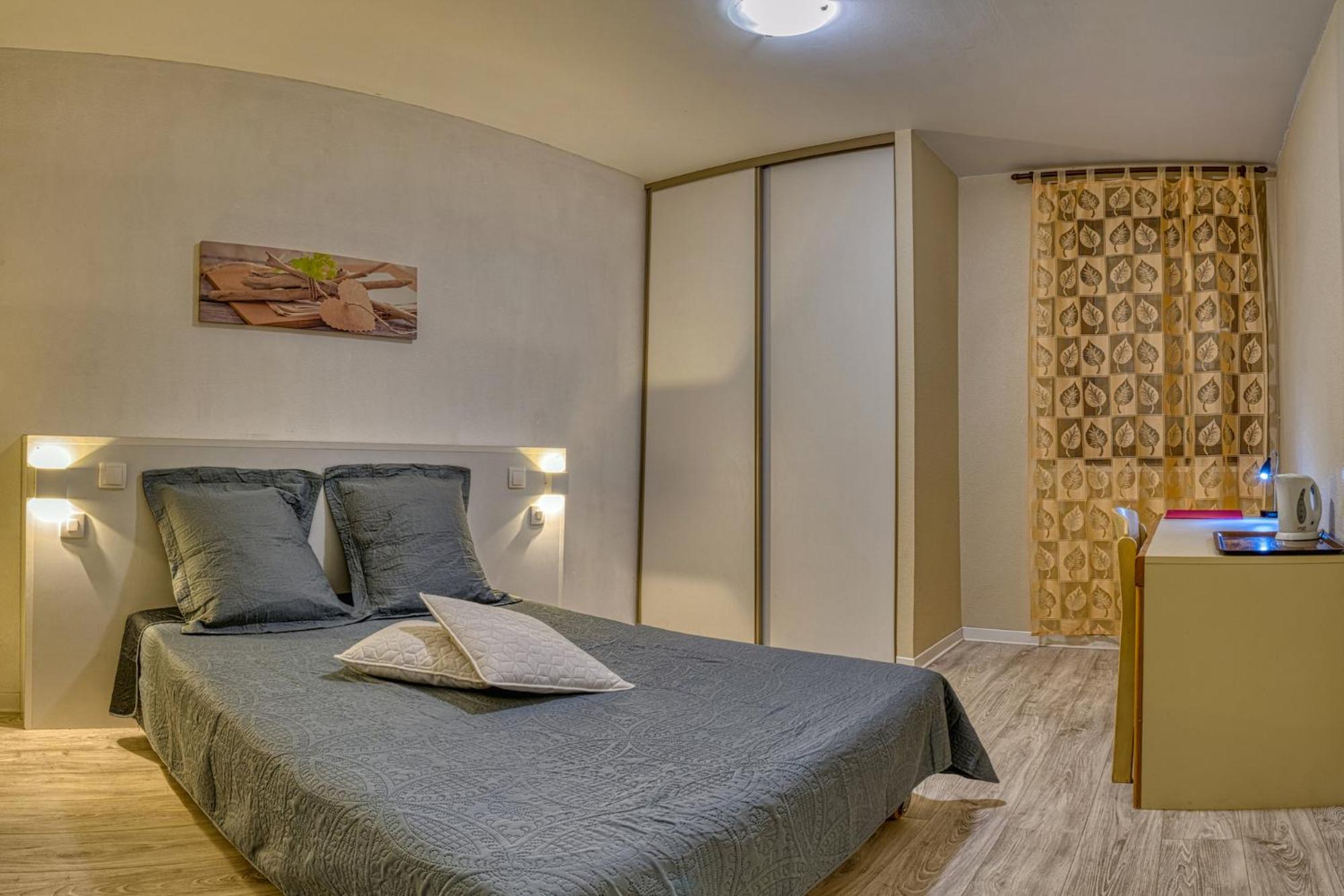 Large Double Room - Photo 3