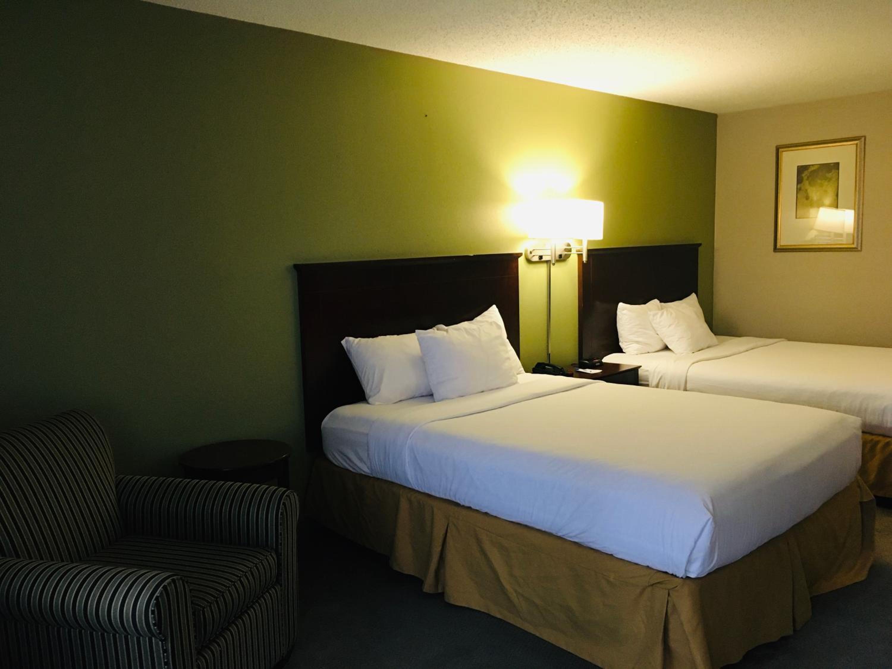 Queen Room with Two Queen Beds - Non-Smoking photo 1
