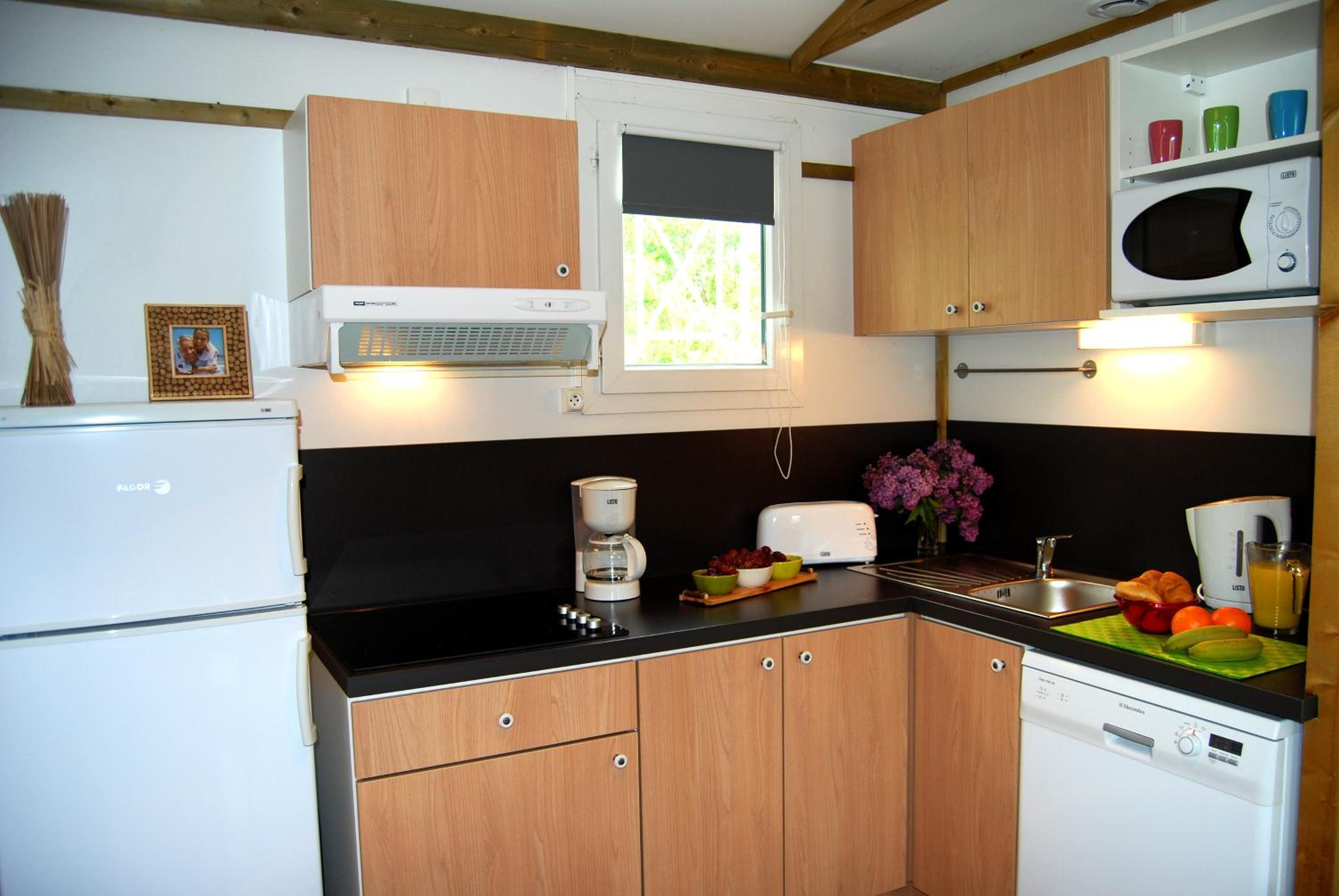 Cottage (6 Adults)
