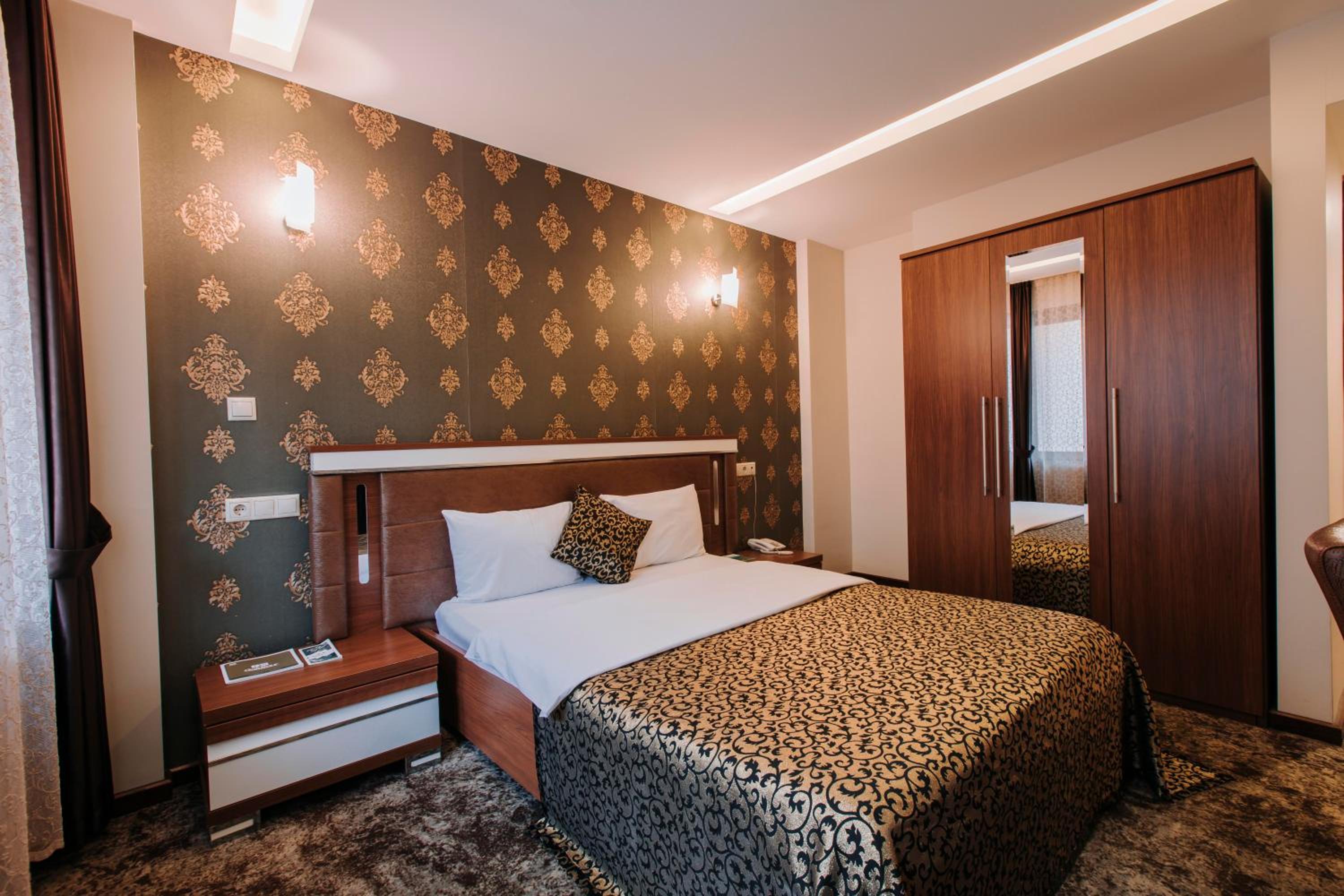 Double Room with Mountain View