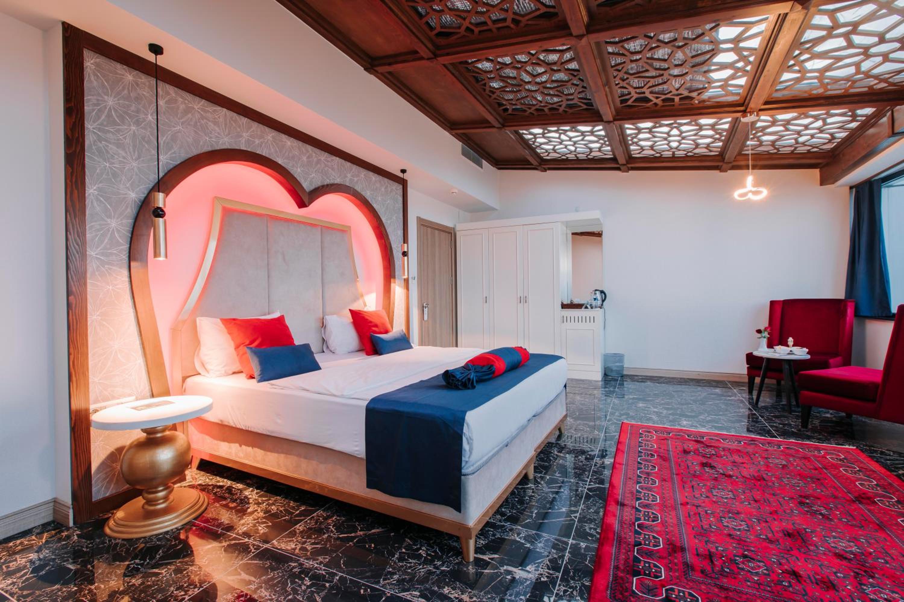 Honeymoon Suite with Sea View photo 2