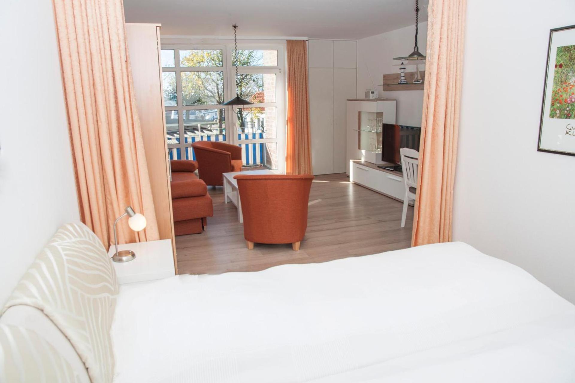 Apartment with Balcony photo 3
